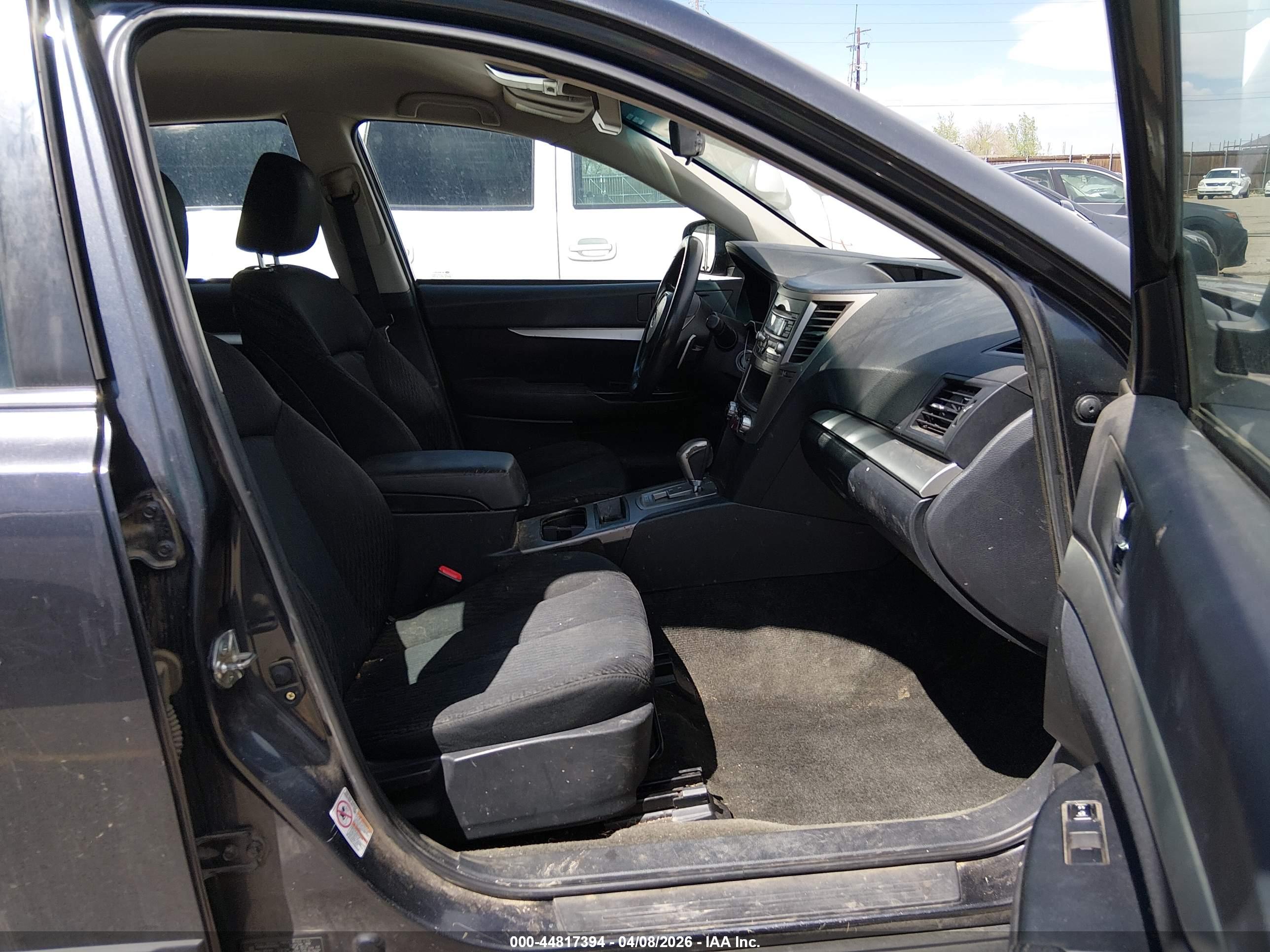 SUBARU OUTBACK image 5