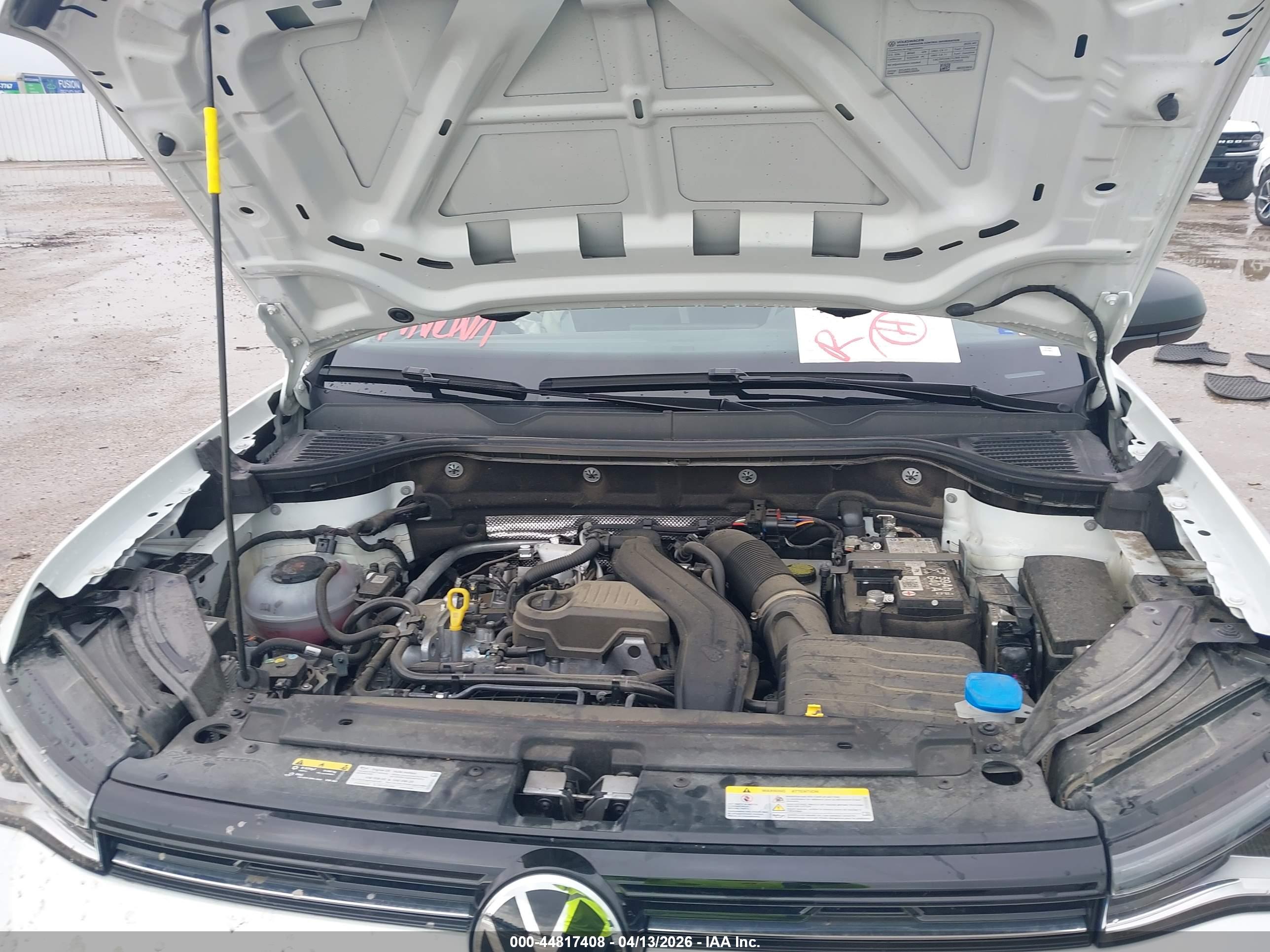 VOLKSWAGEN TAOS image 10