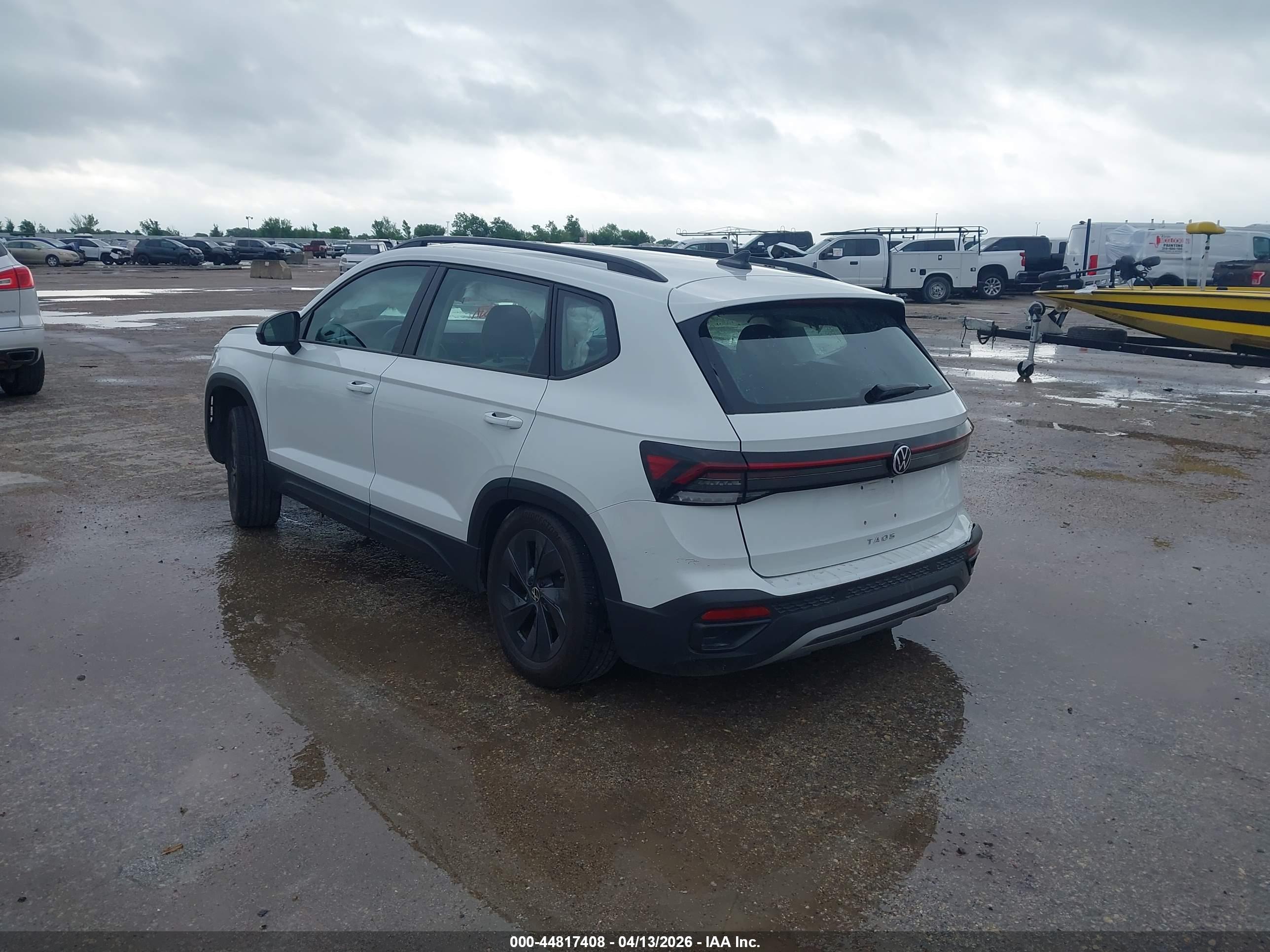VOLKSWAGEN TAOS image 3