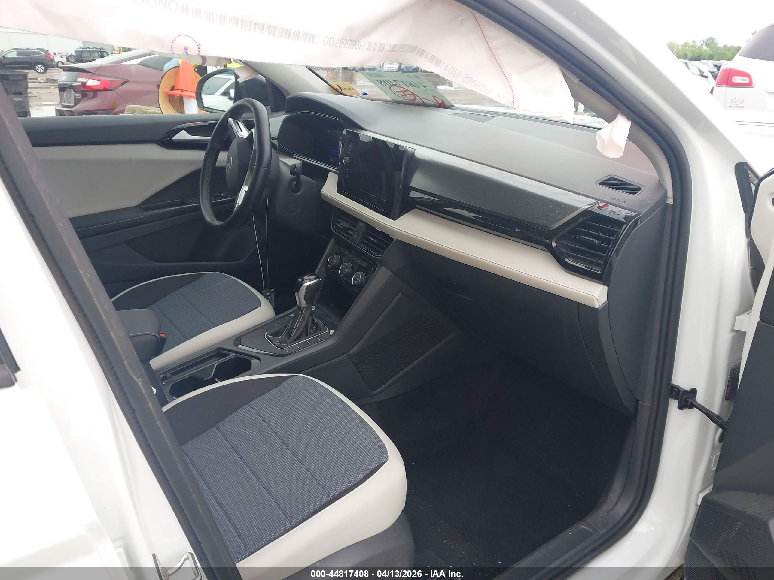VOLKSWAGEN TAOS image 5