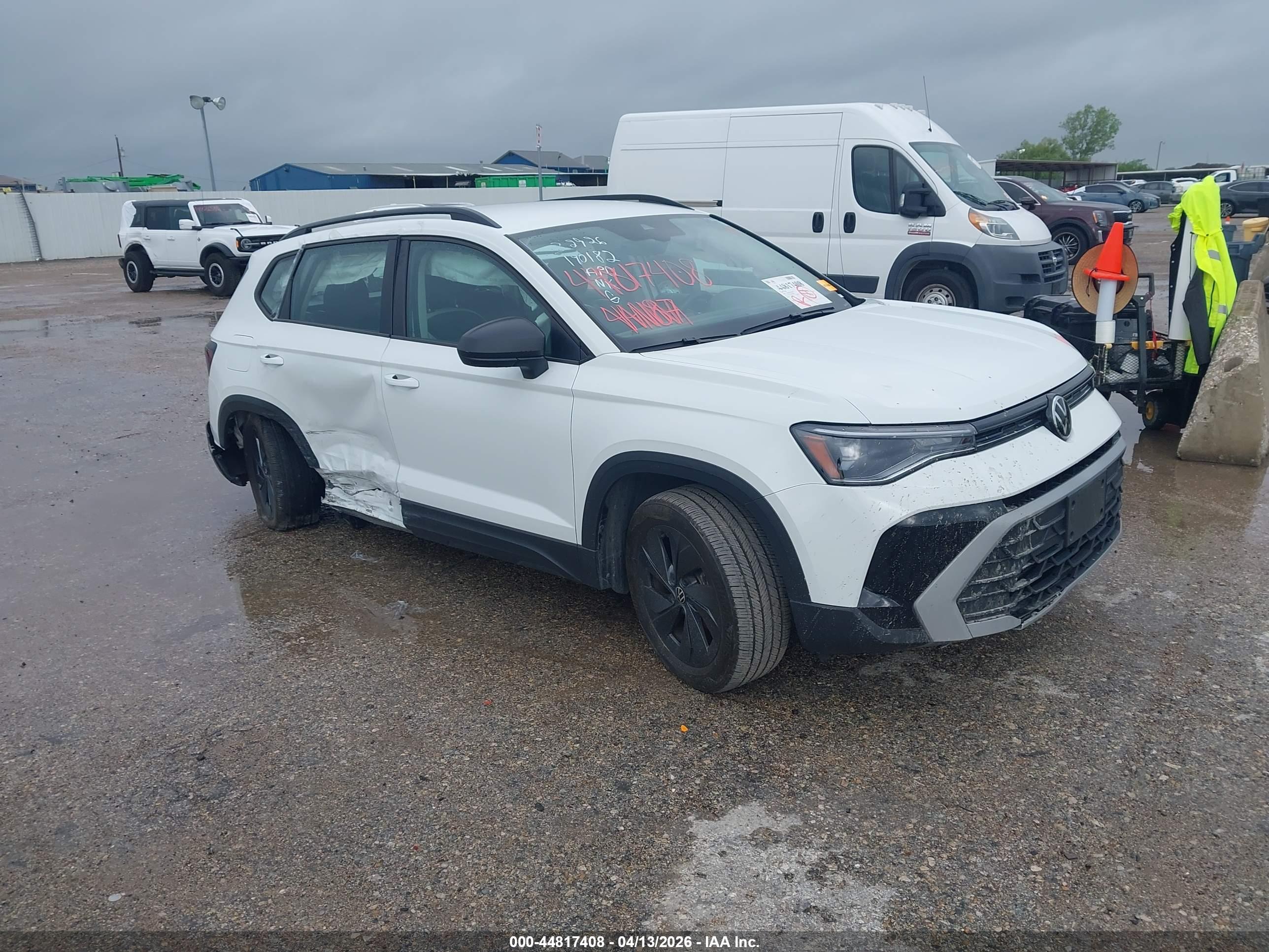 VOLKSWAGEN TAOS image 6