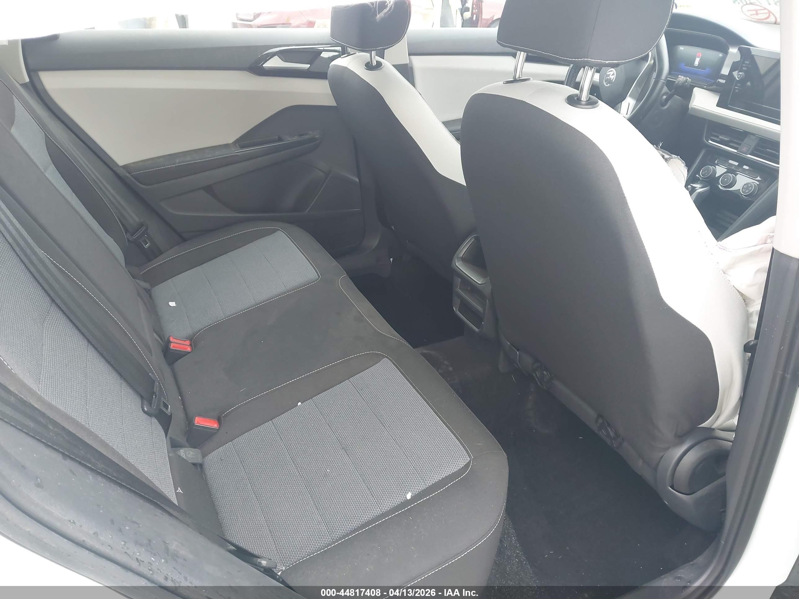 VOLKSWAGEN TAOS image 8