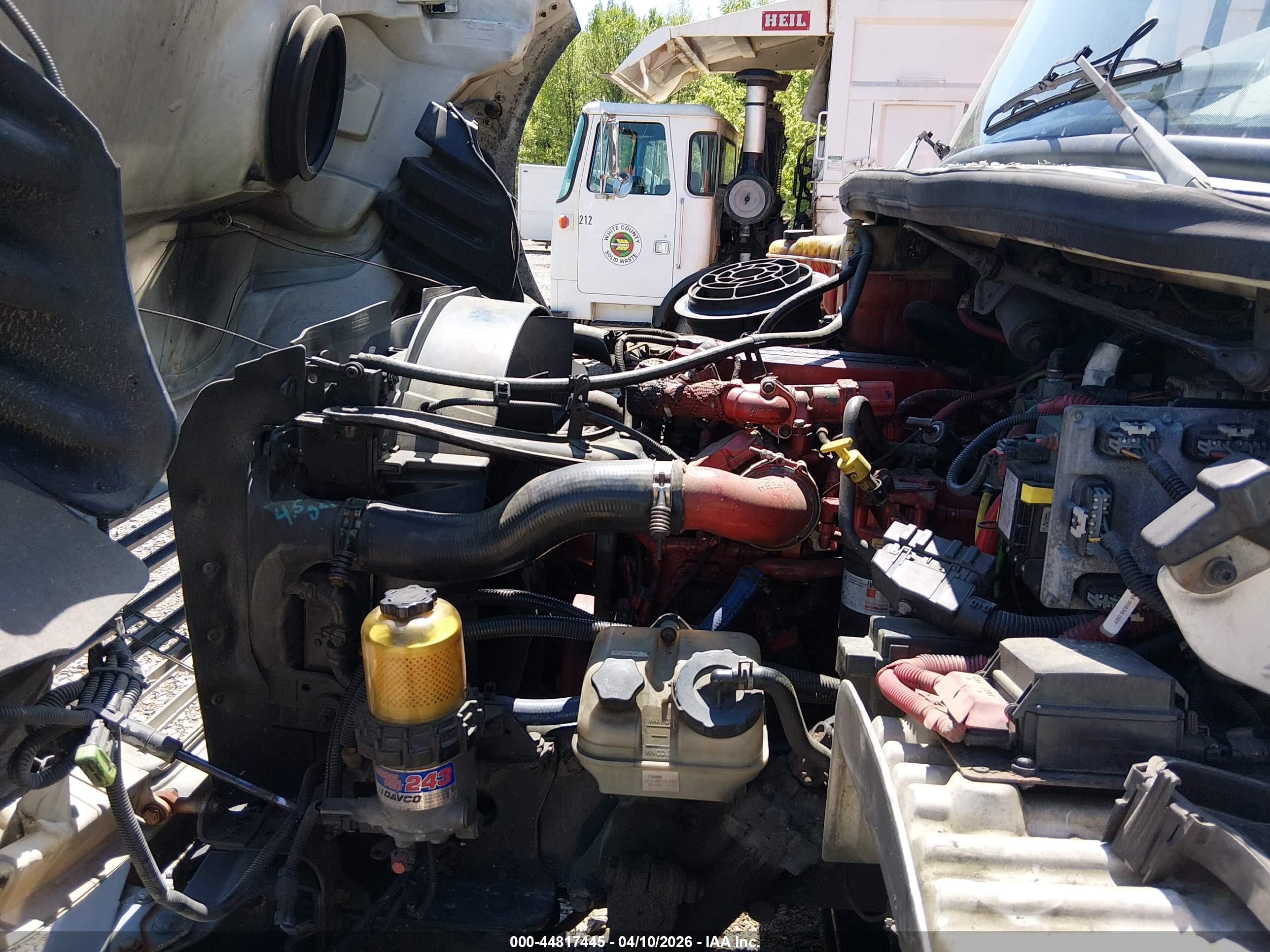 FREIGHTLINER M2 image 10