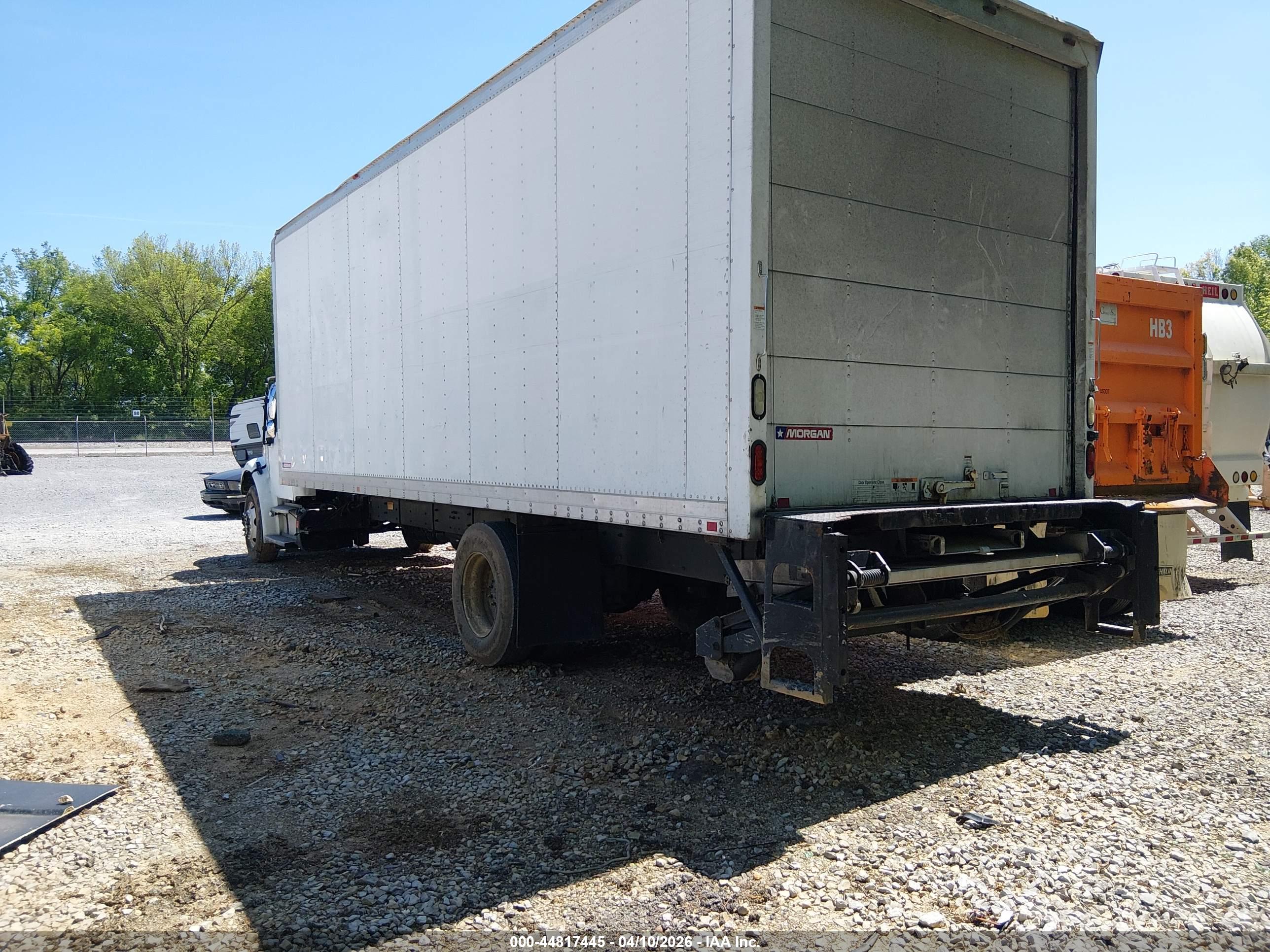 FREIGHTLINER M2 image 3
