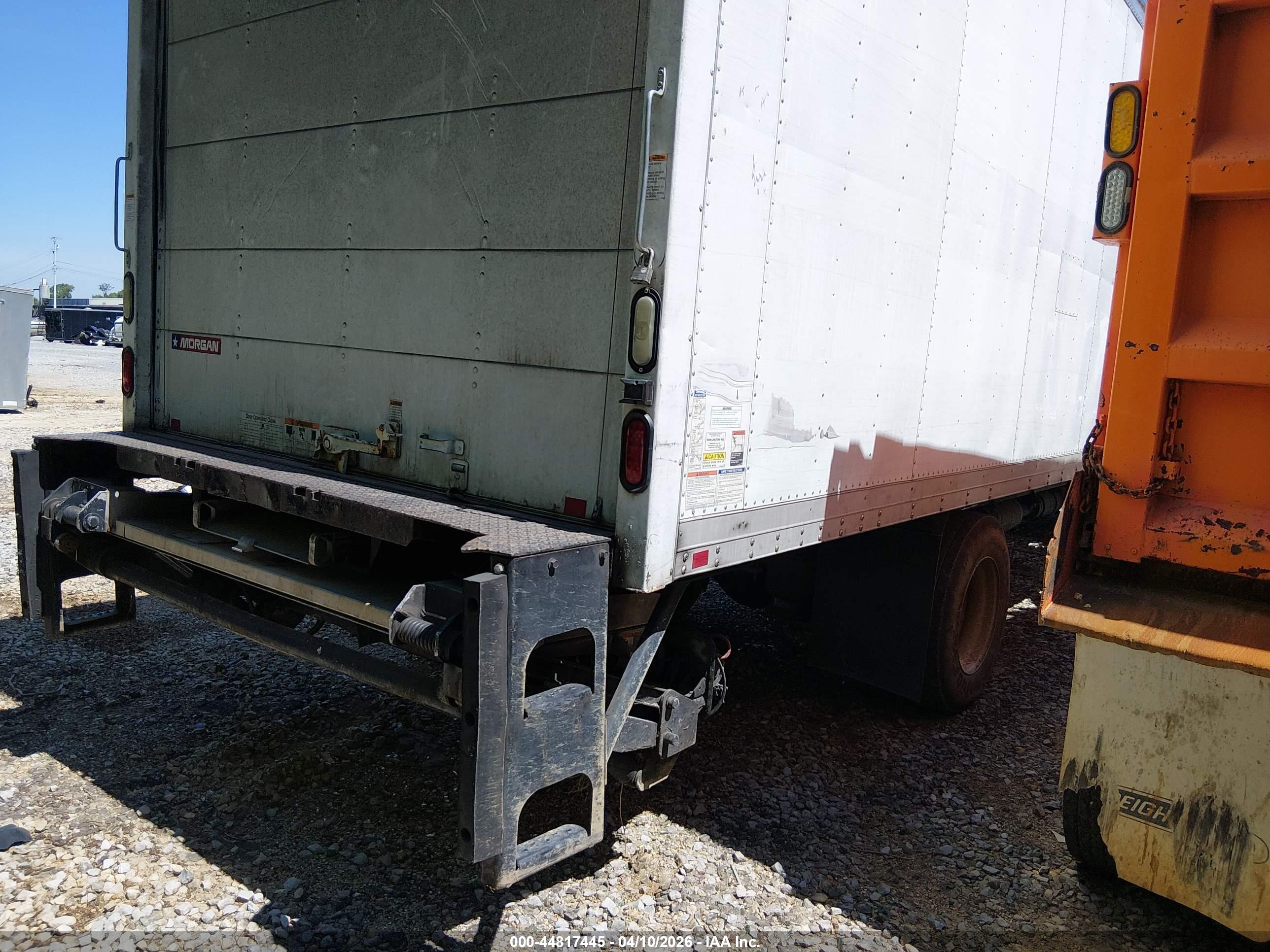 FREIGHTLINER M2 image 4