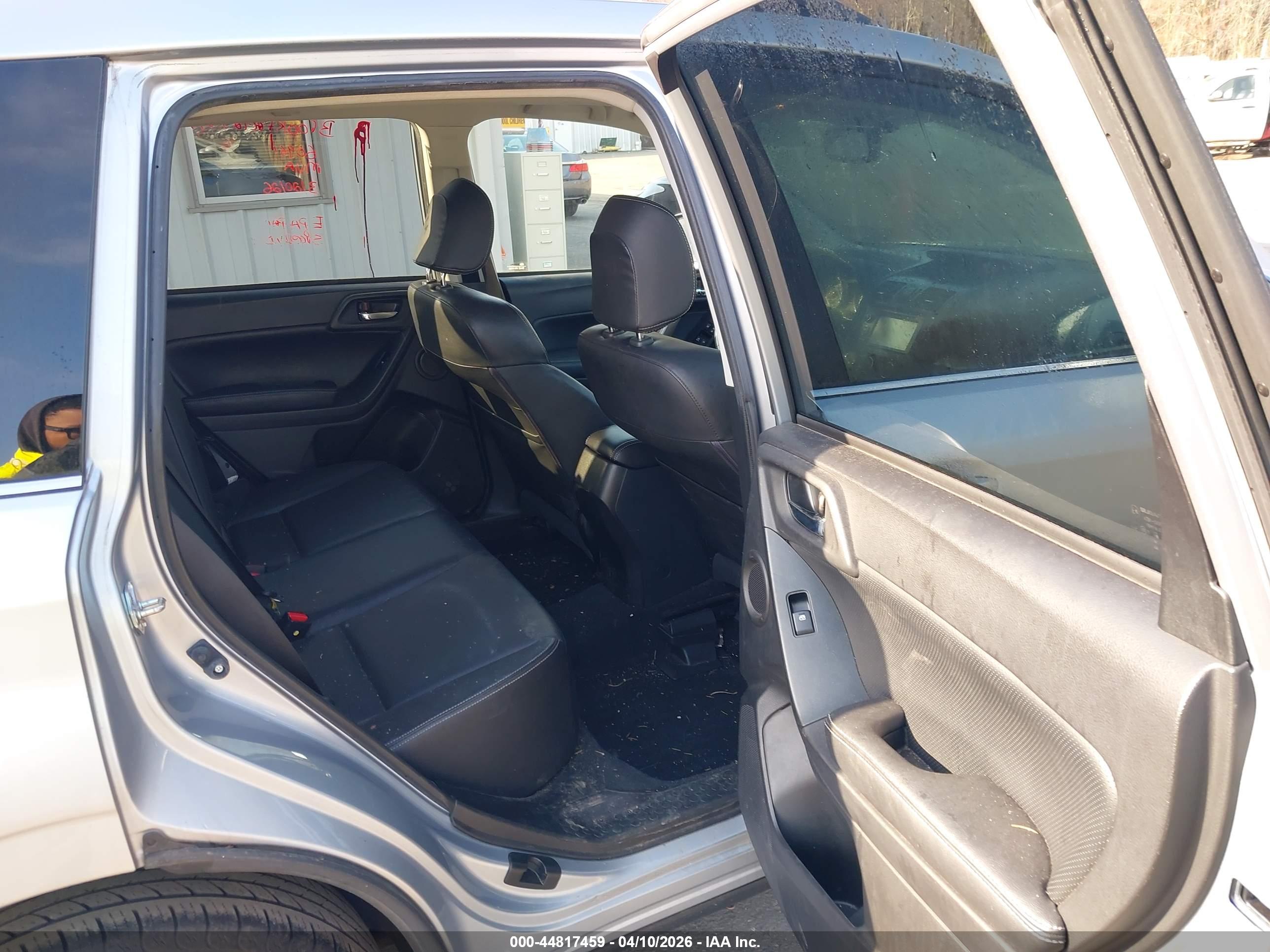 SUBARU FORESTER image 8