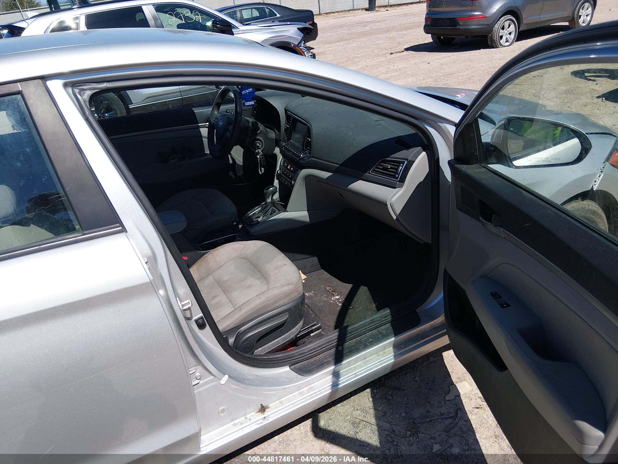 HYUNDAI ELANTRA image 5