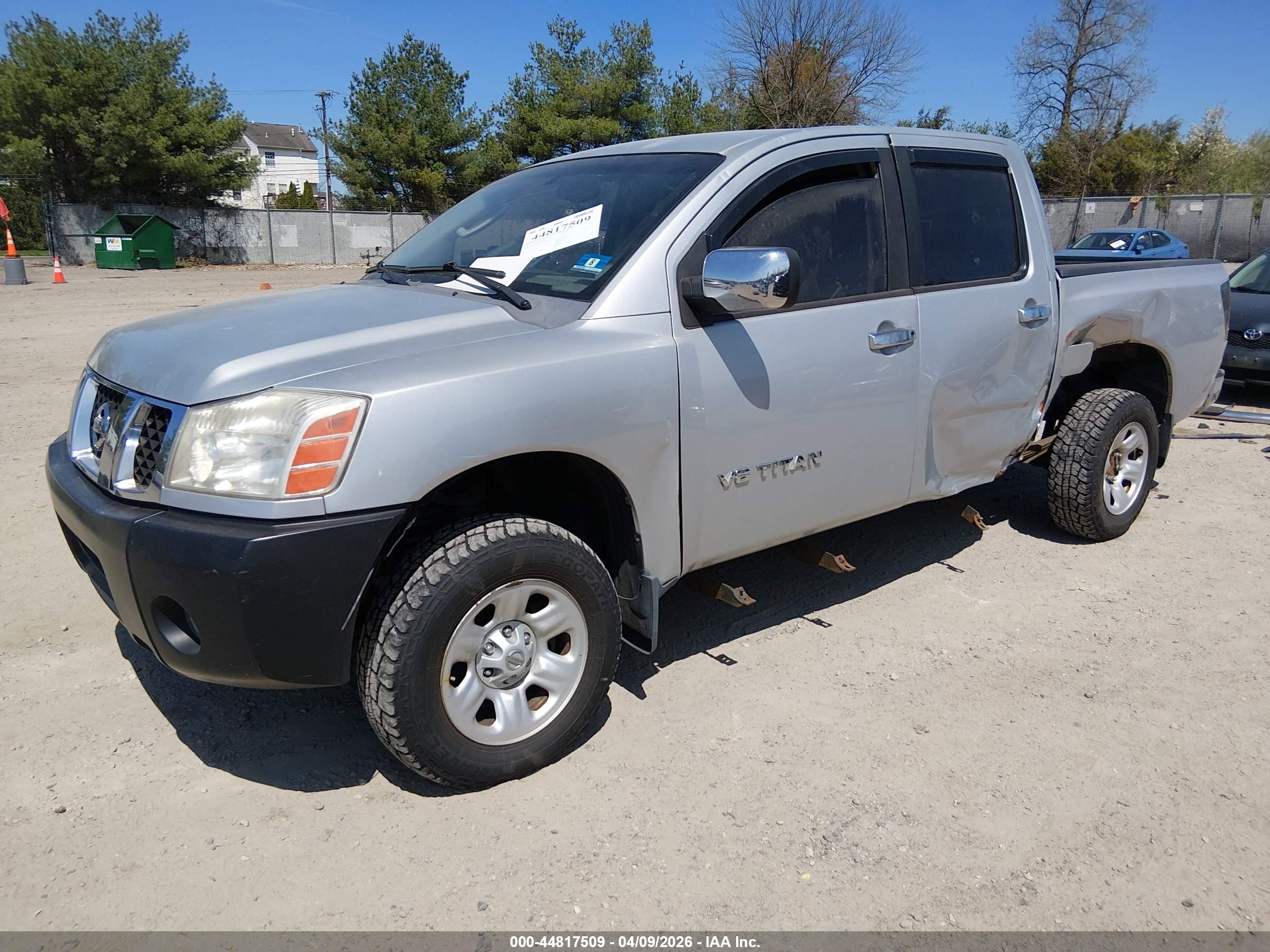NISSAN TITAN image 2