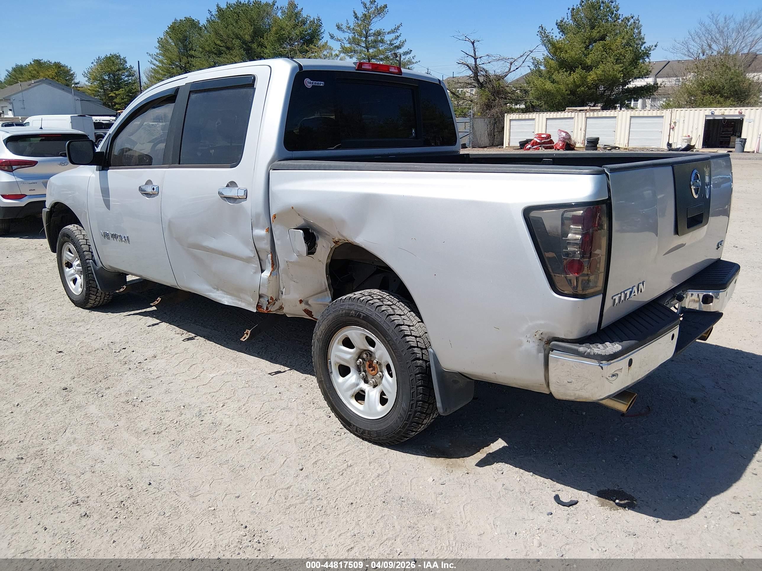 NISSAN TITAN image 3