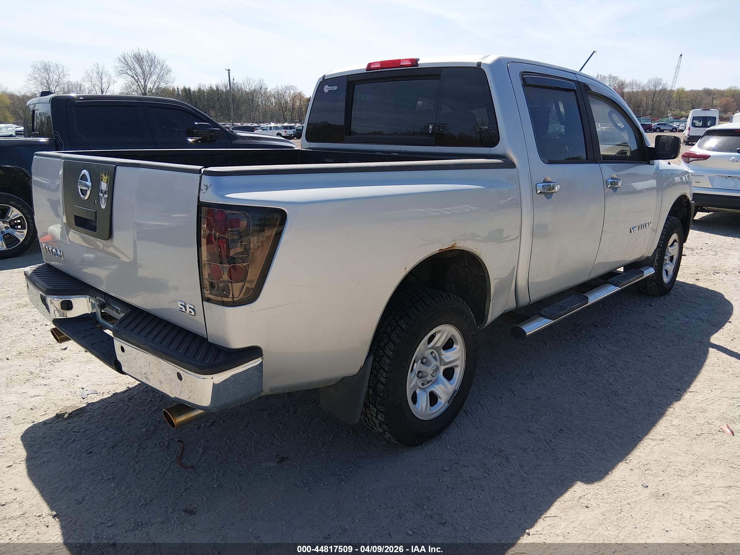 NISSAN TITAN image 4