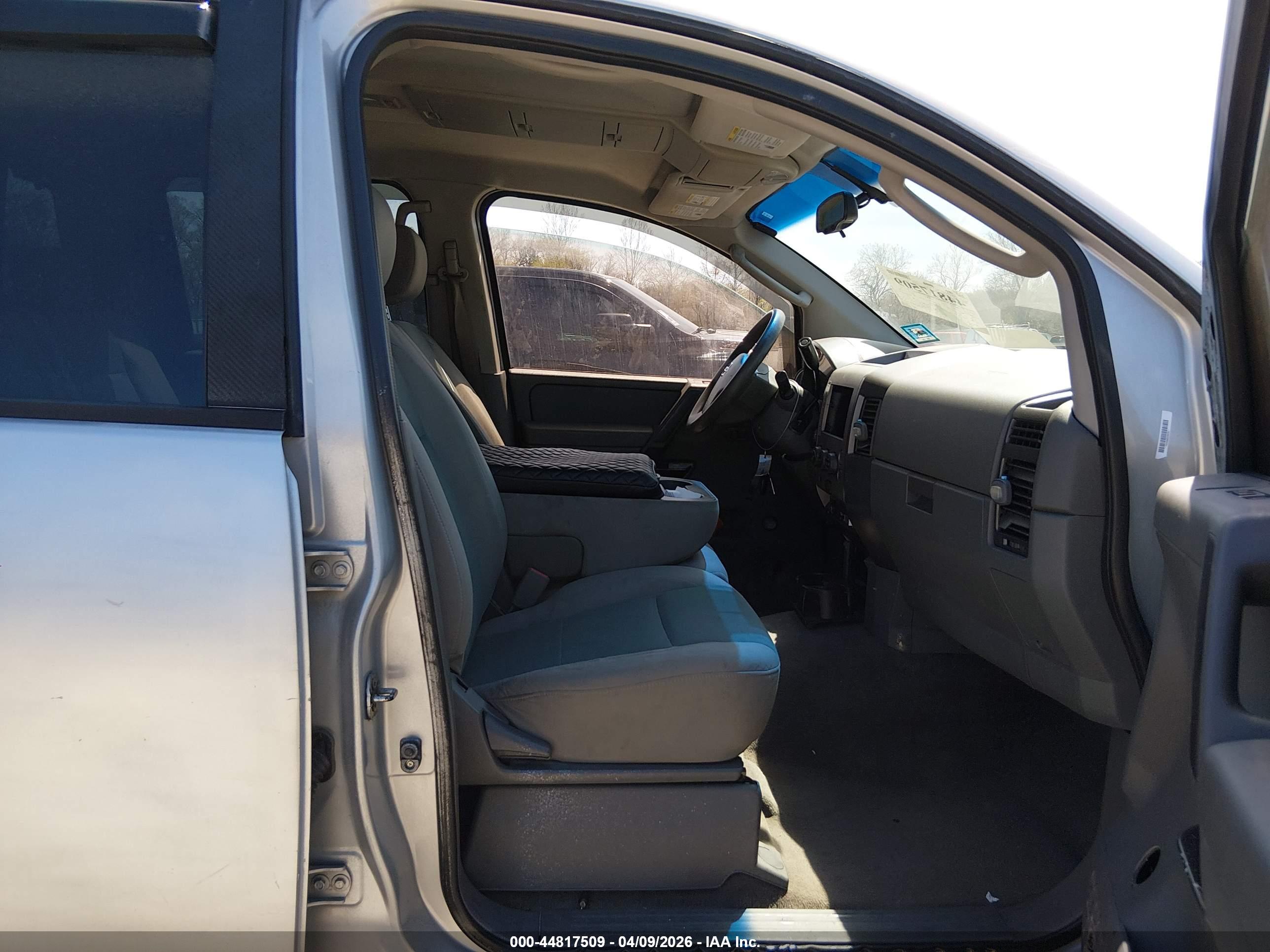 NISSAN TITAN image 8
