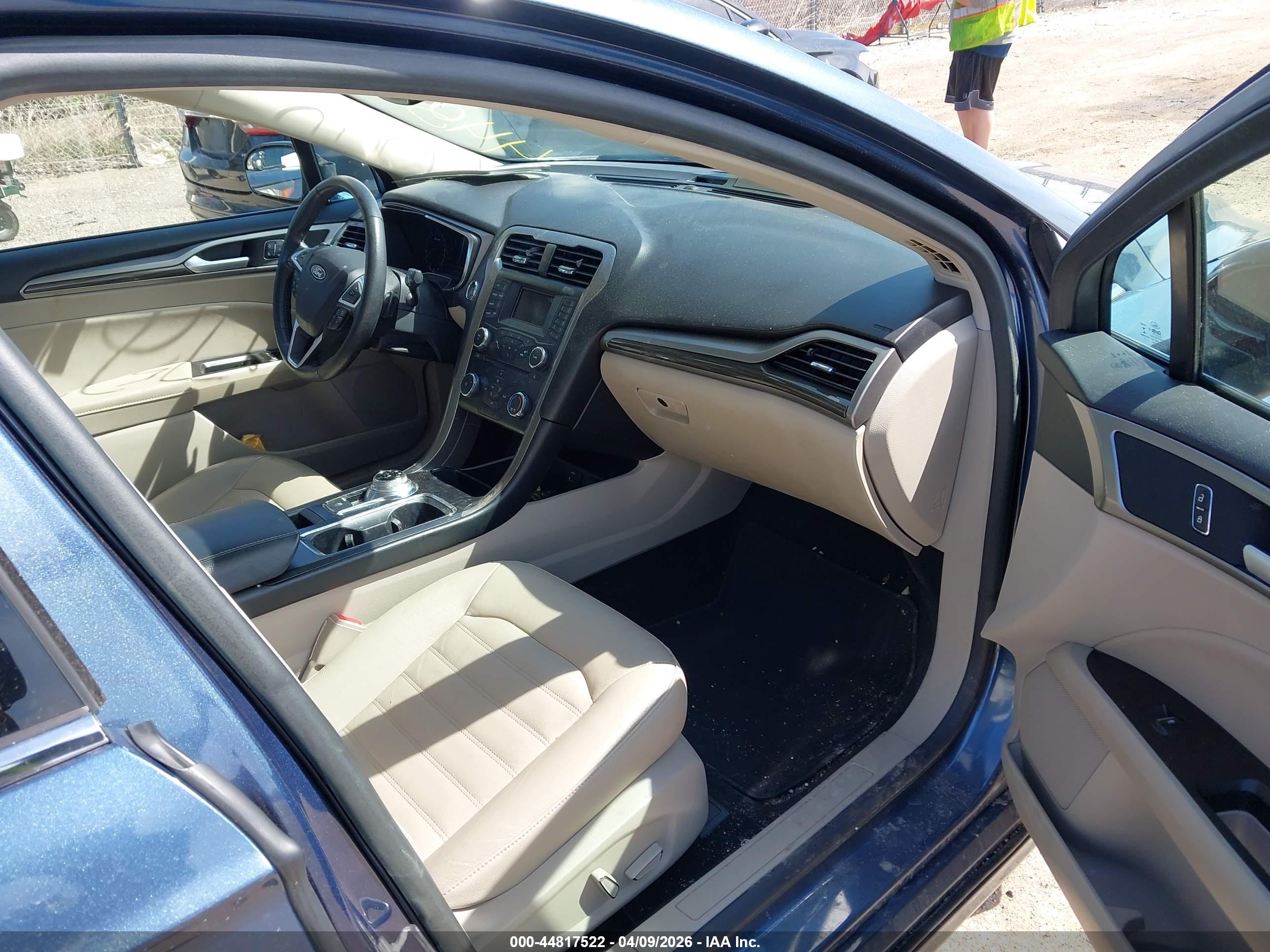 FORD FUSION image 5