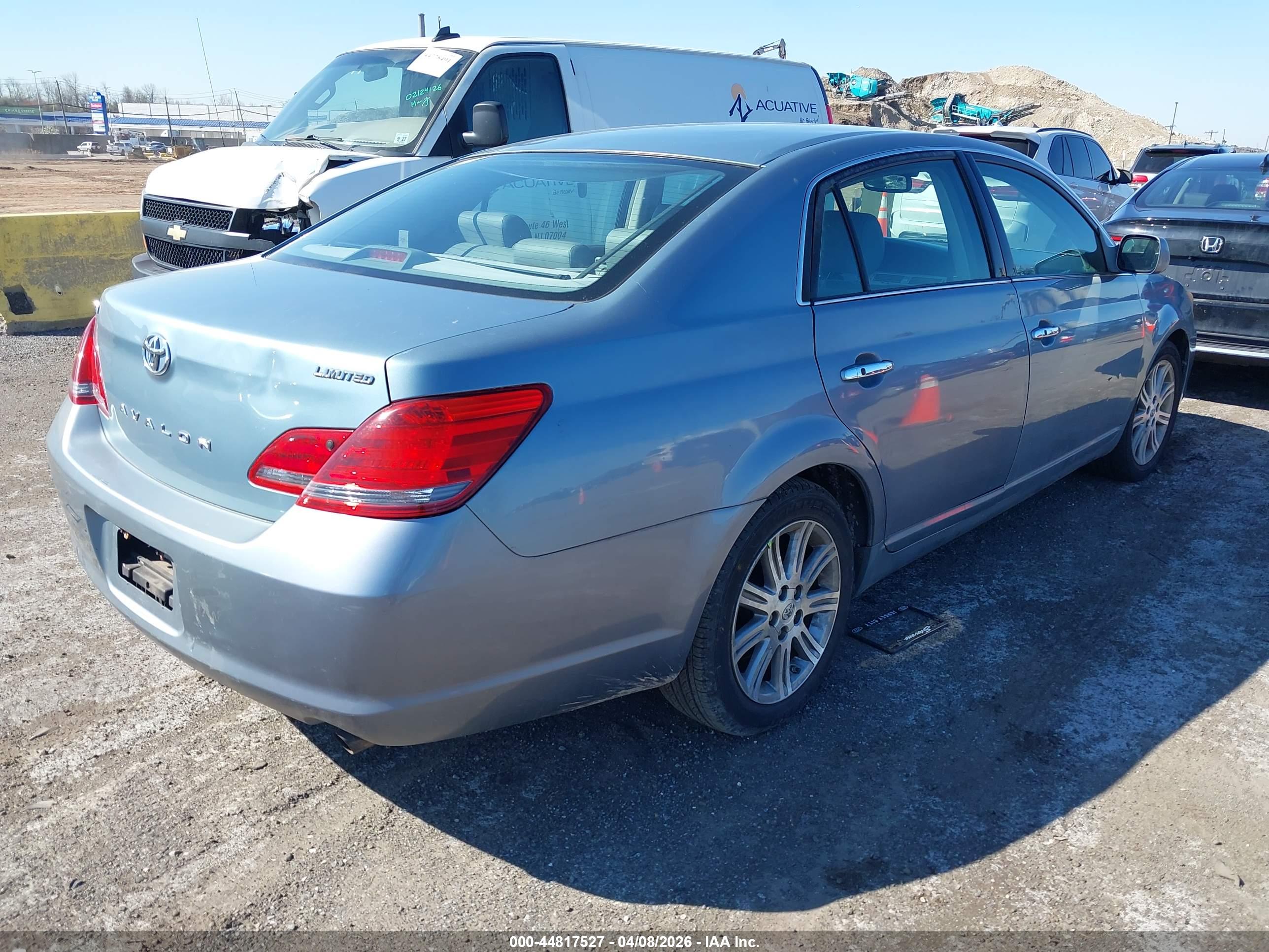 TOYOTA AVALON image 4