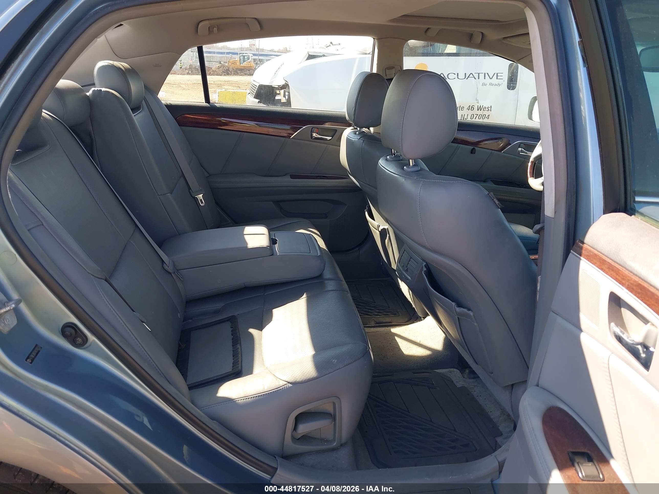TOYOTA AVALON image 8