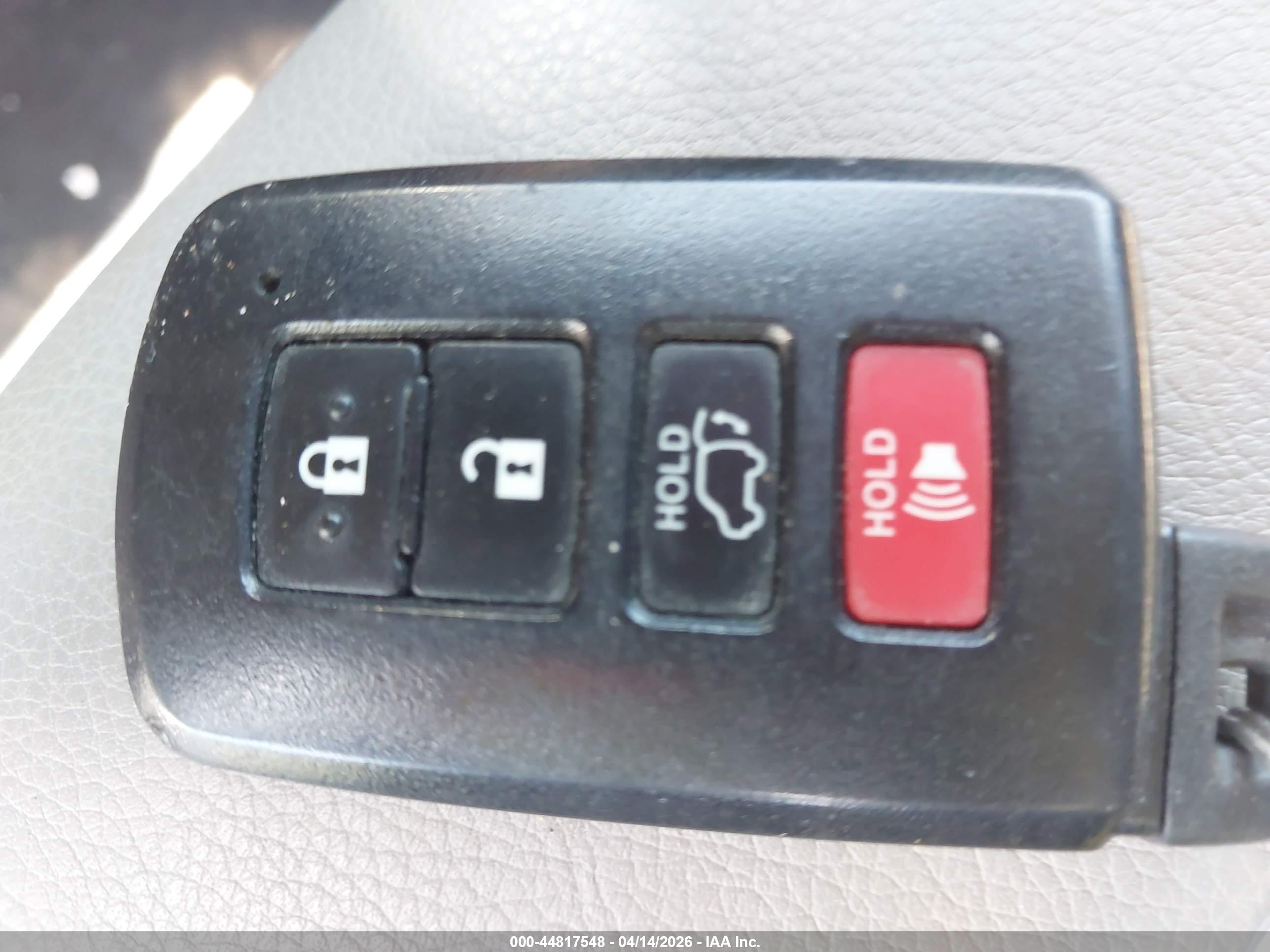 TOYOTA RAV4 image 11