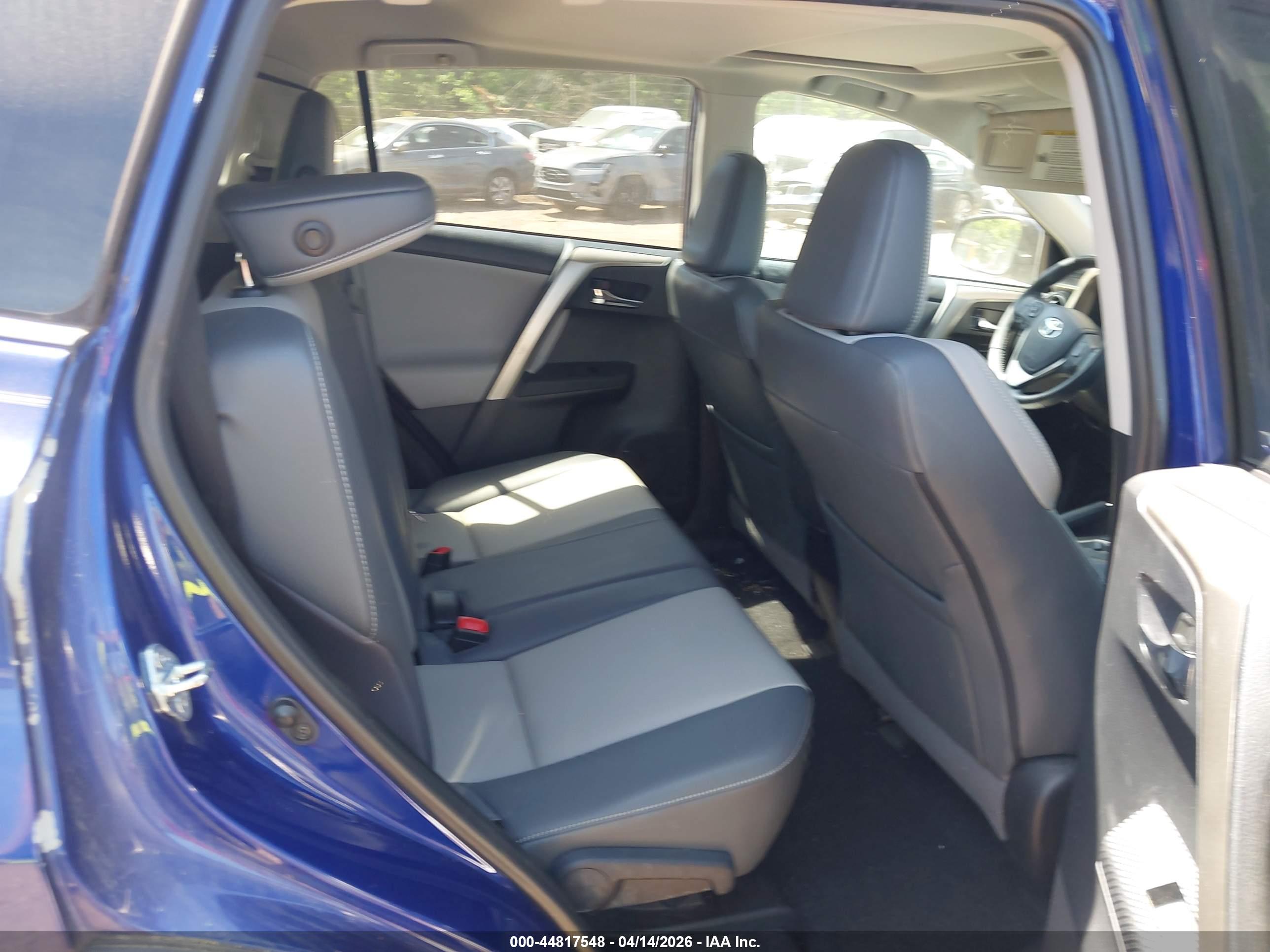 TOYOTA RAV4 image 8
