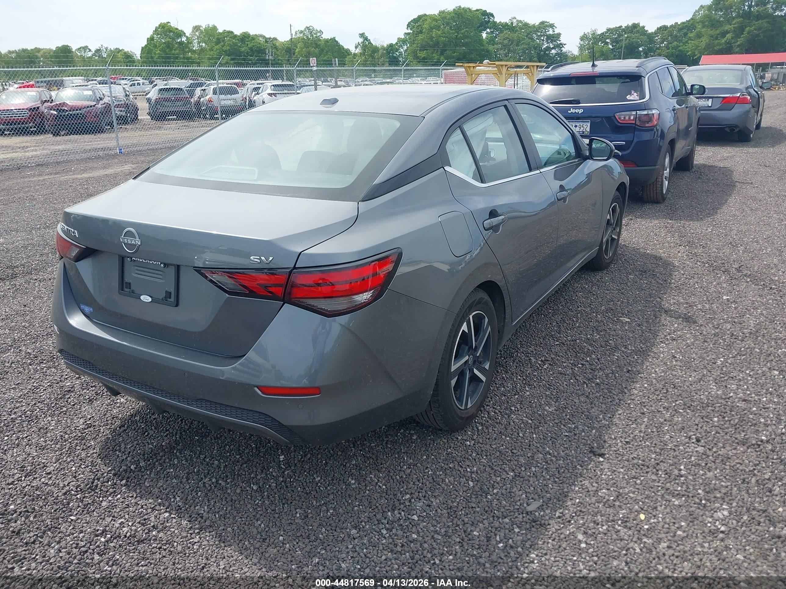 NISSAN SENTRA image 4