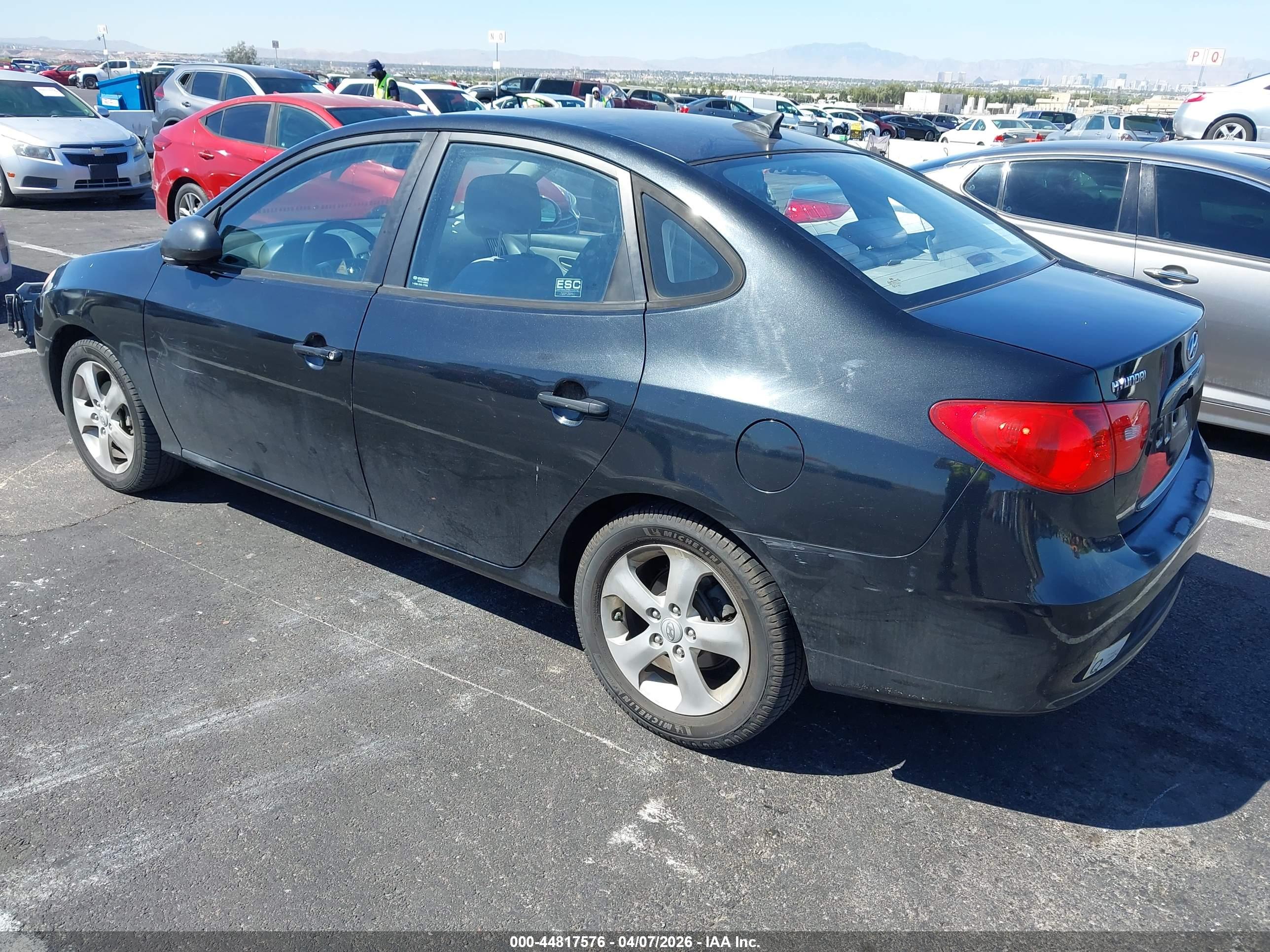 HYUNDAI ELANTRA image 3