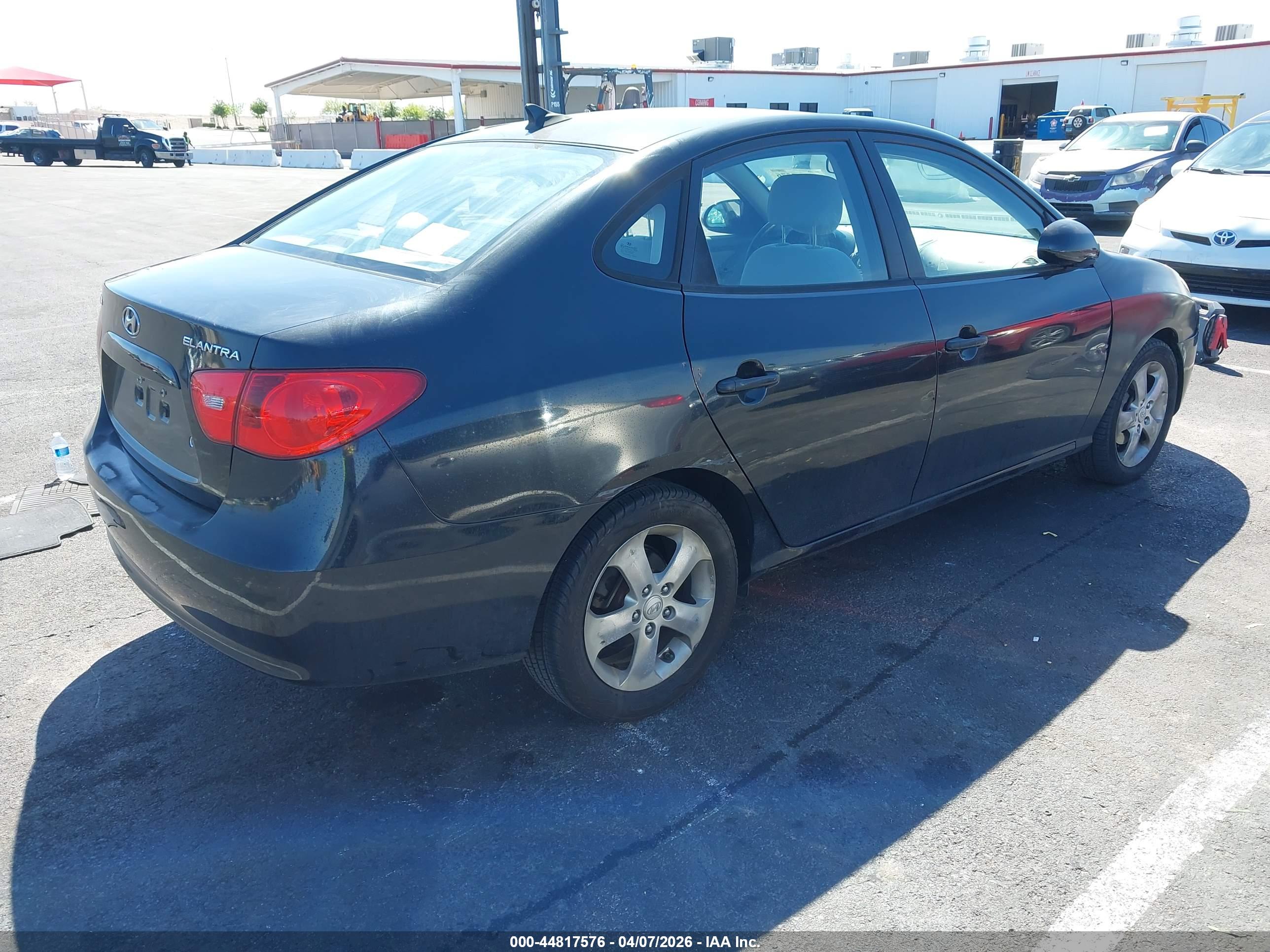 HYUNDAI ELANTRA image 4