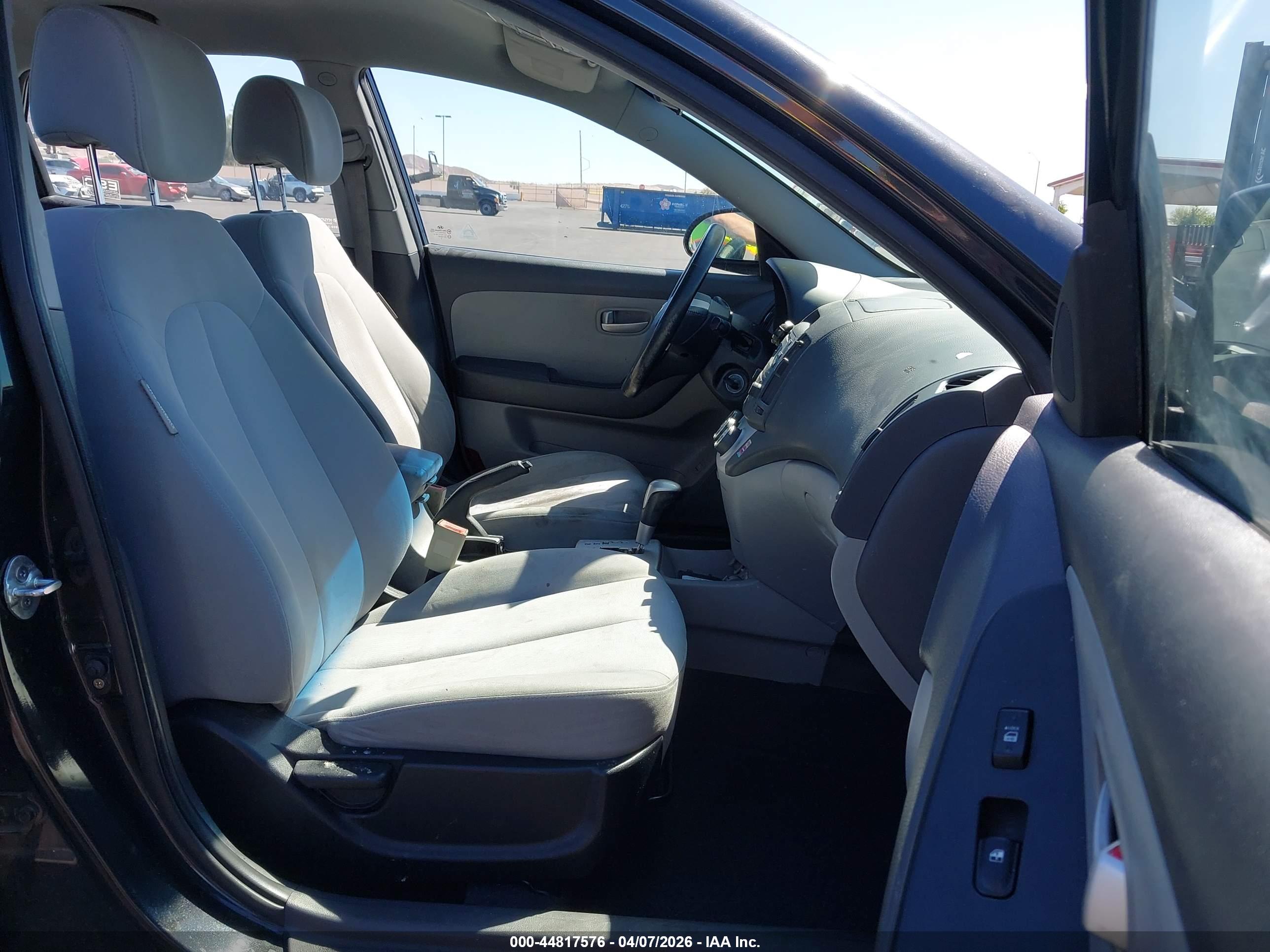 HYUNDAI ELANTRA image 5