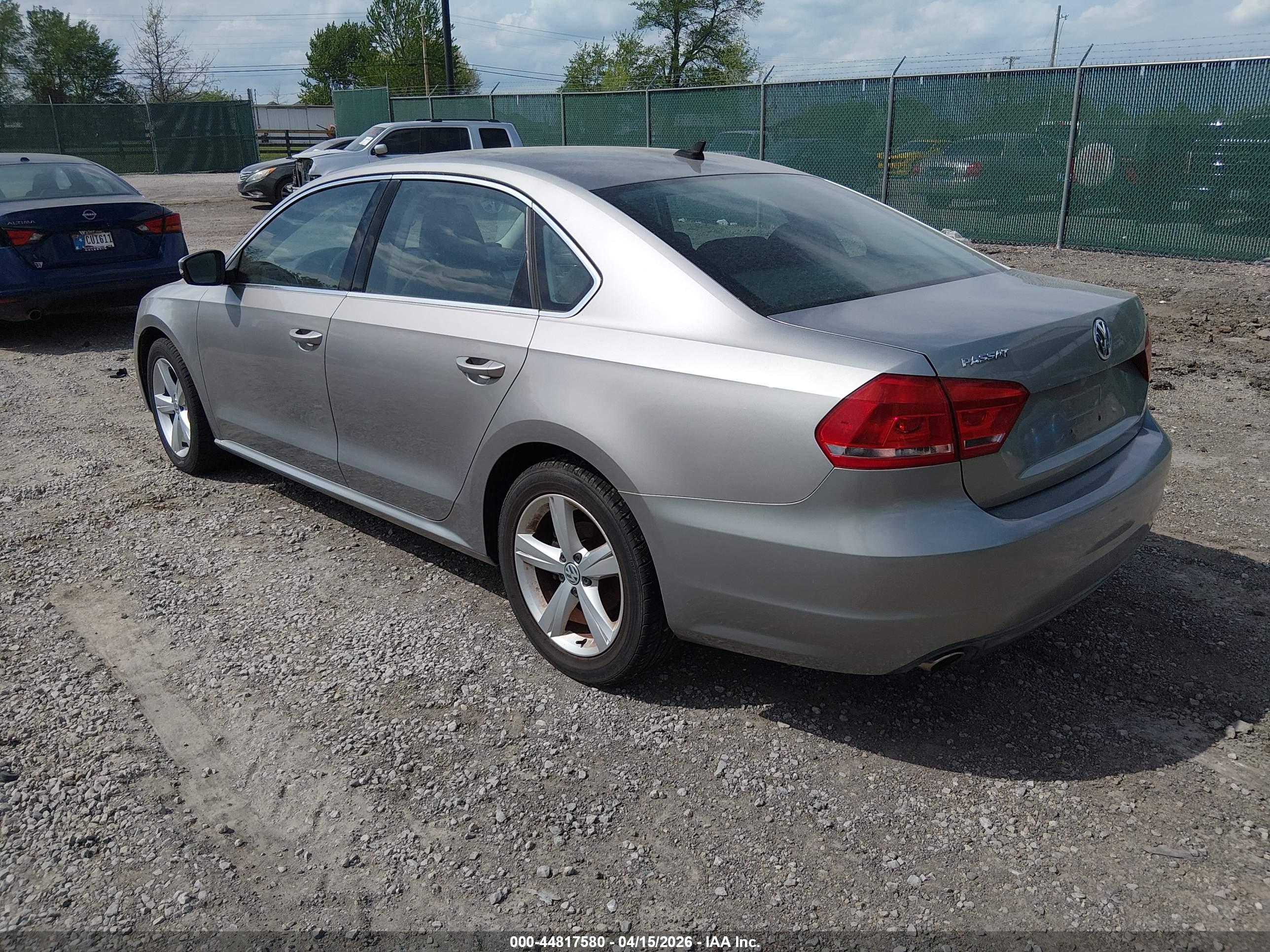 VOLKSWAGEN PASSAT image 3