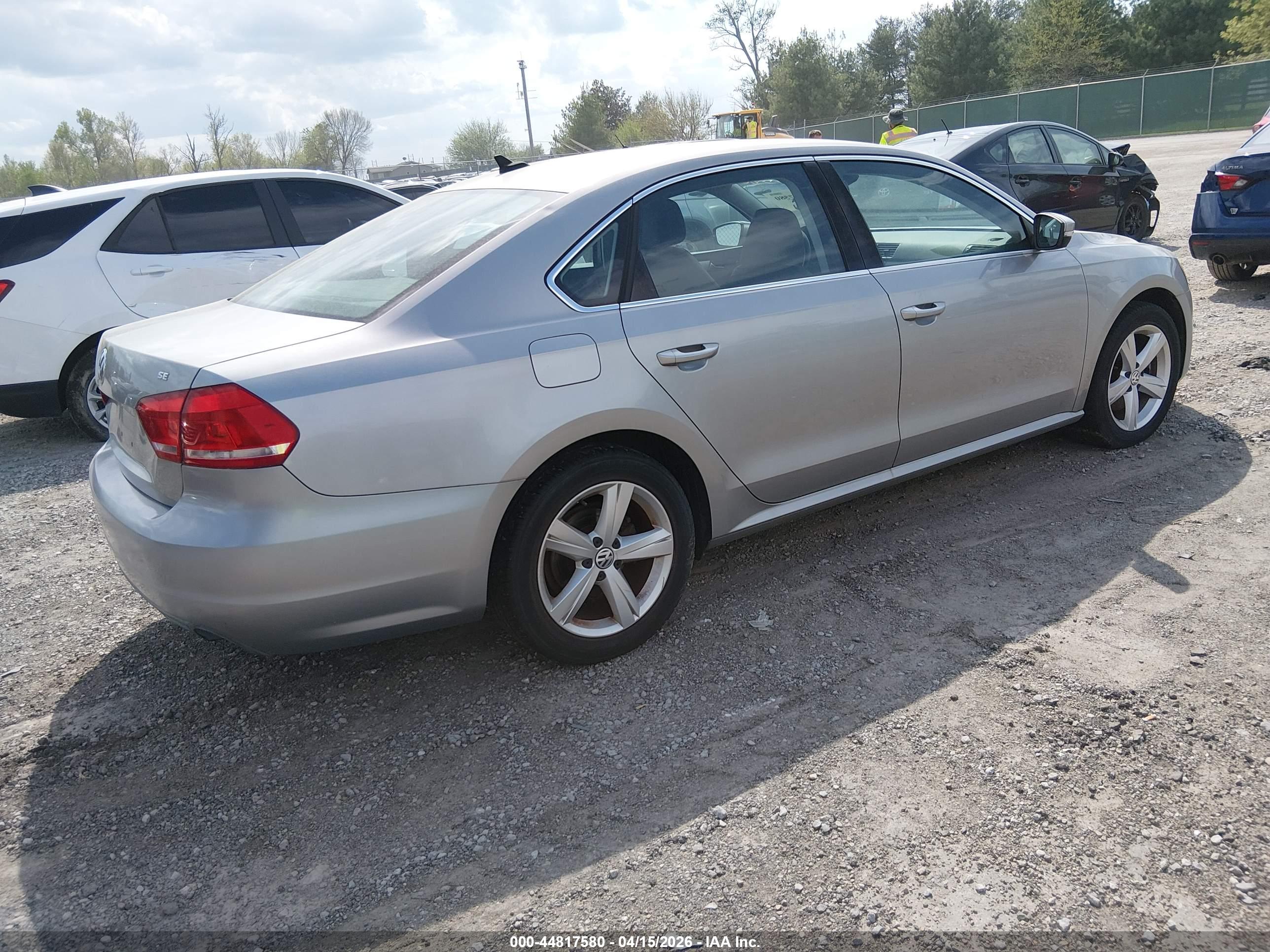 VOLKSWAGEN PASSAT image 4