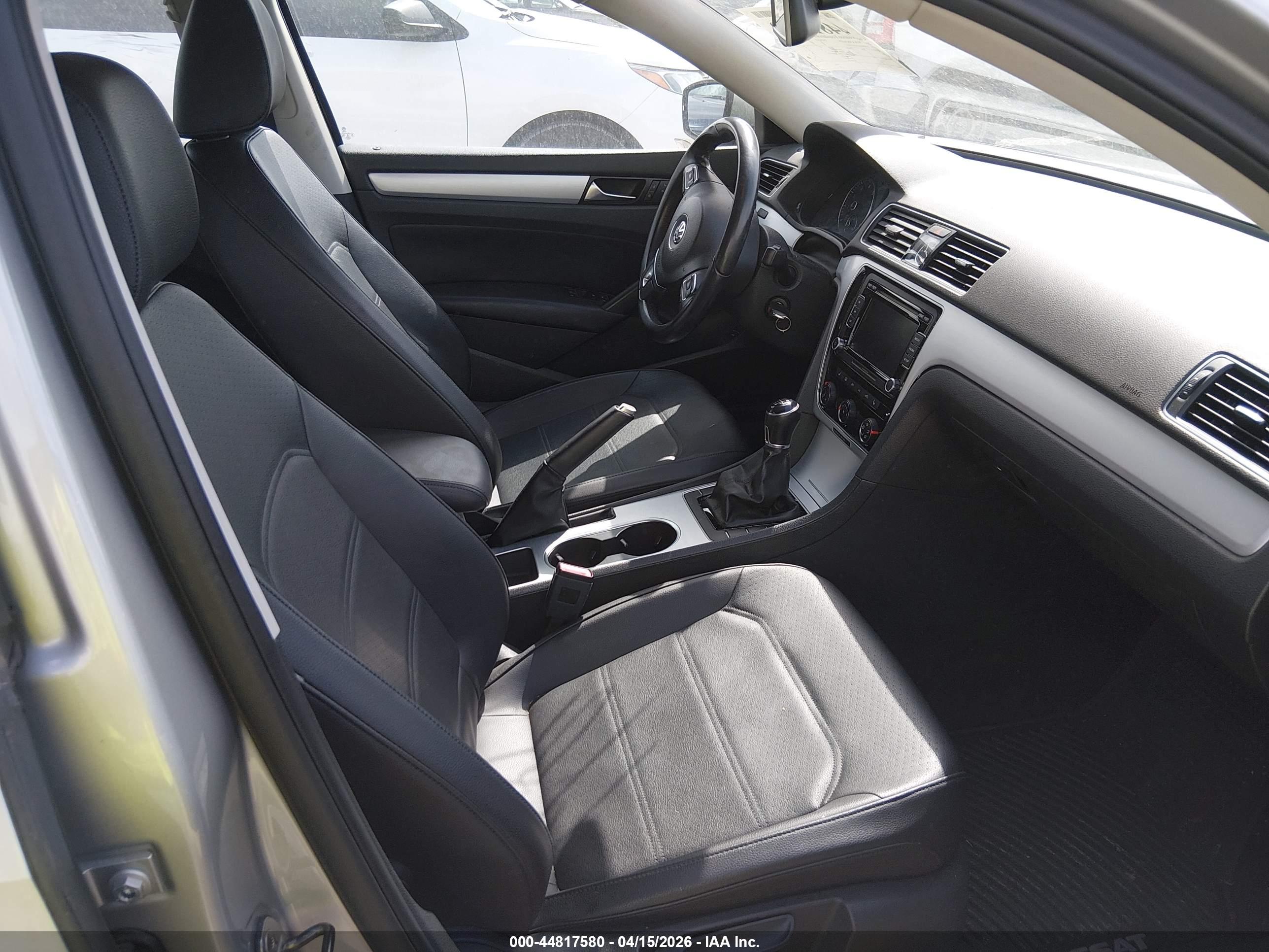 VOLKSWAGEN PASSAT image 5
