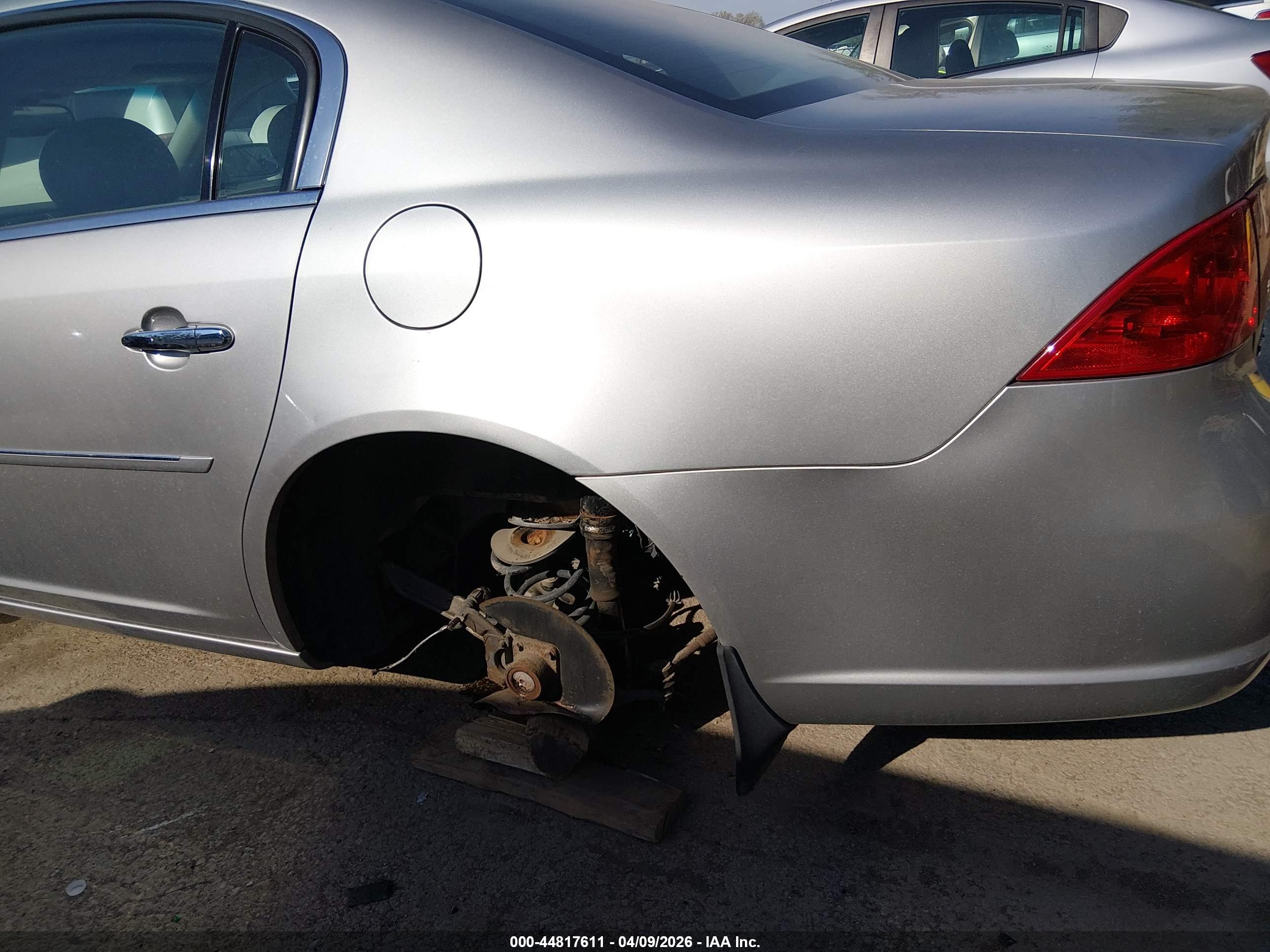 BUICK LUCERNE image 6