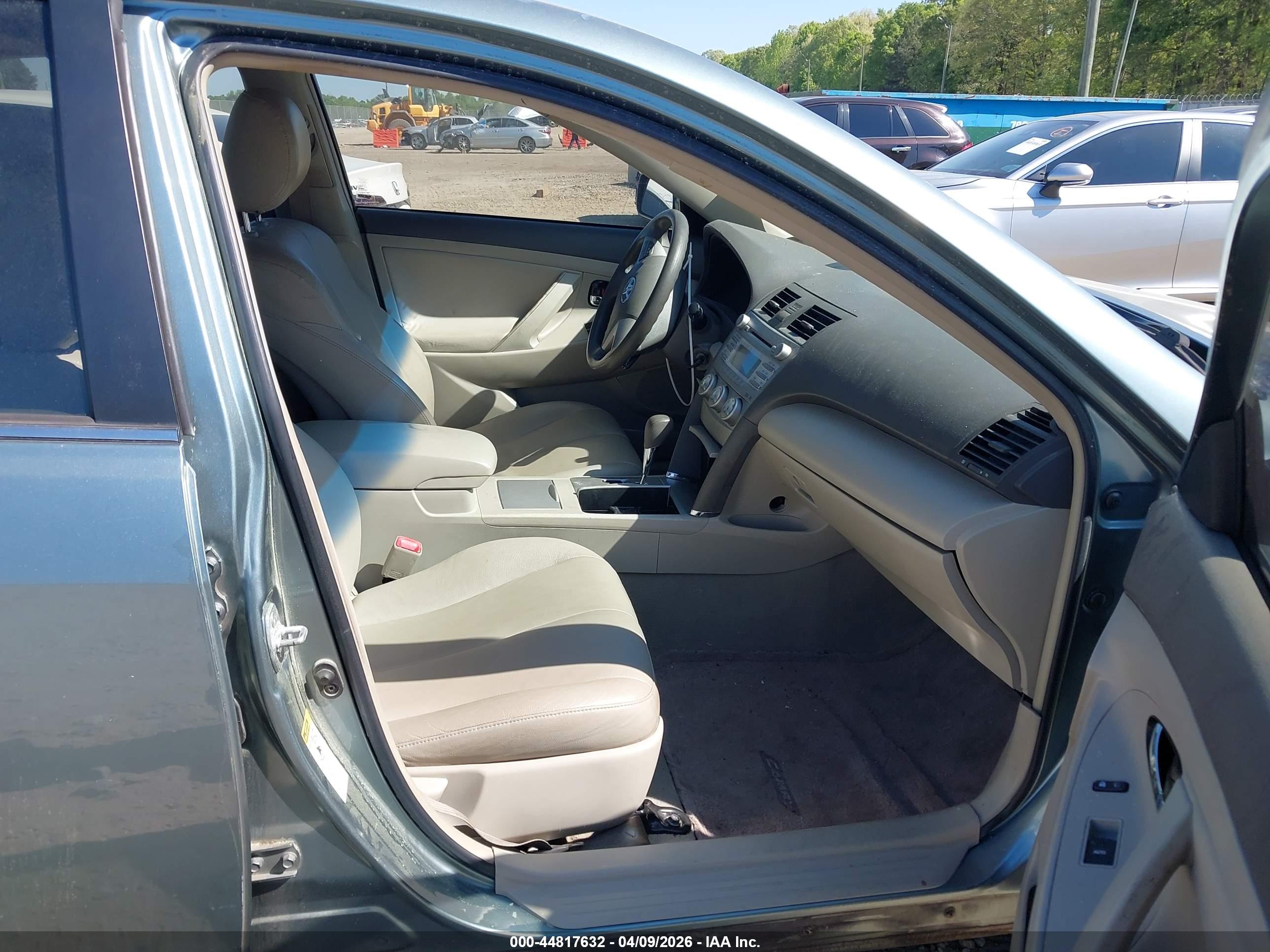 TOYOTA CAMRY image 5