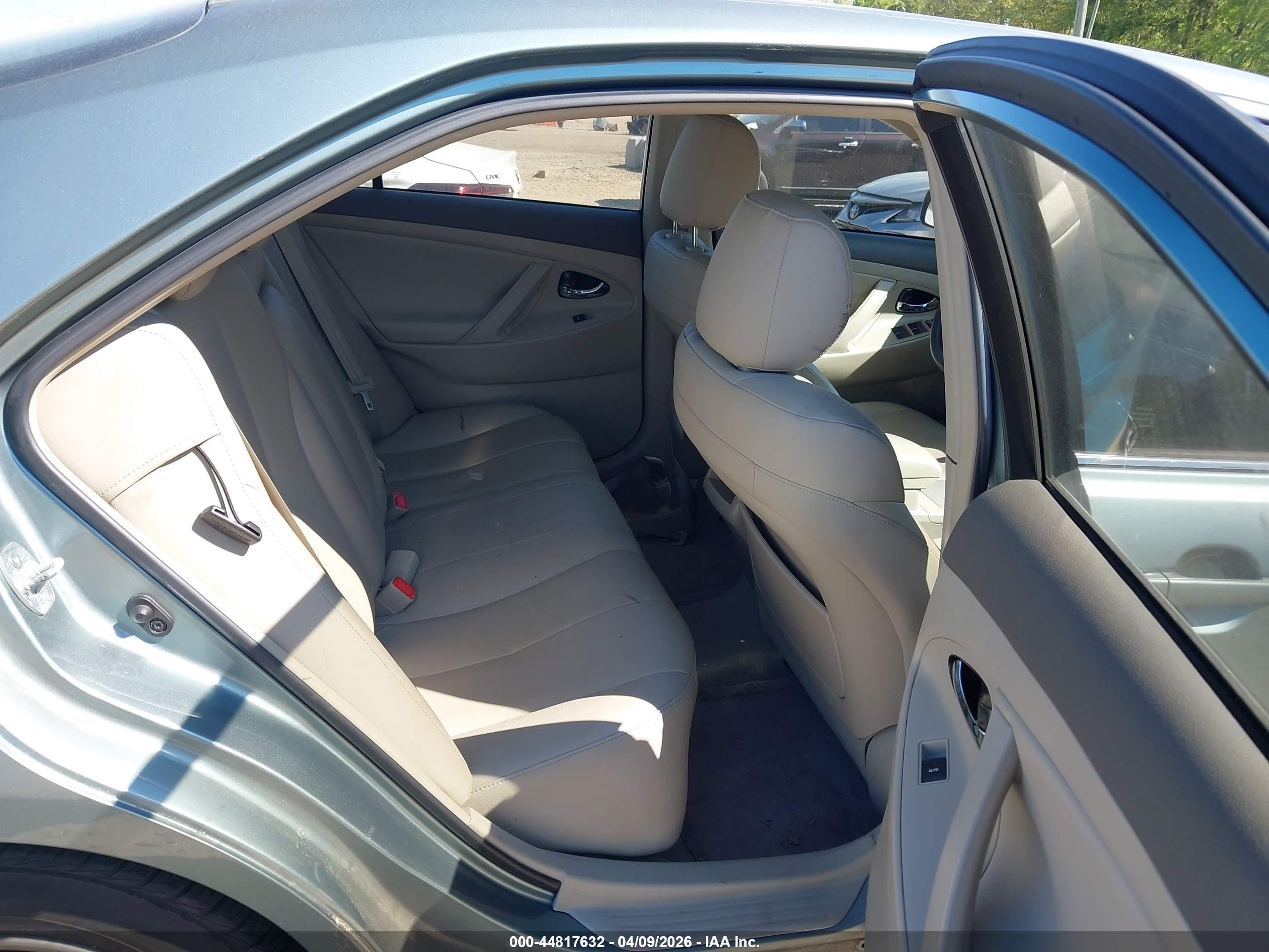 TOYOTA CAMRY image 8
