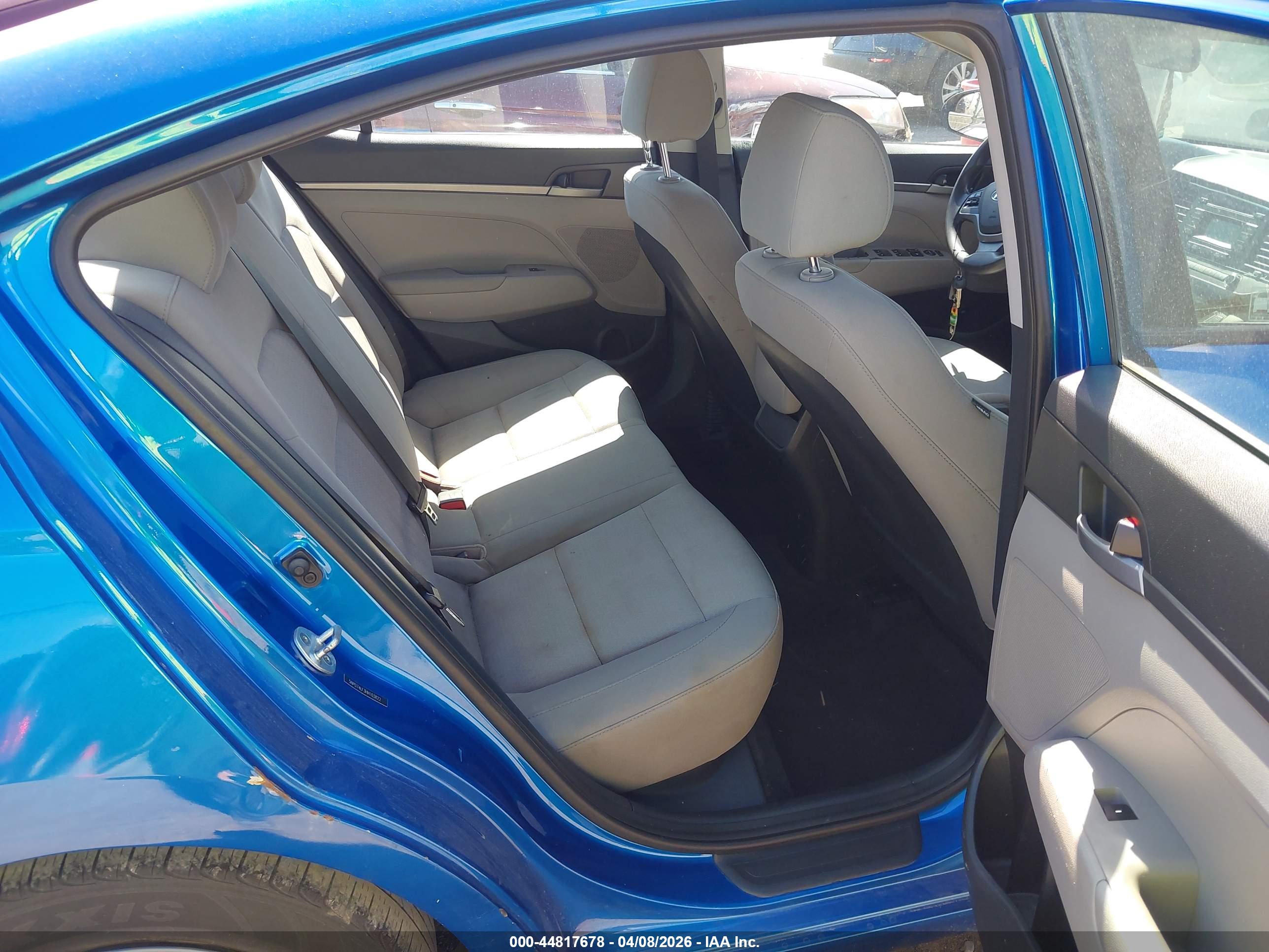 HYUNDAI ELANTRA image 8