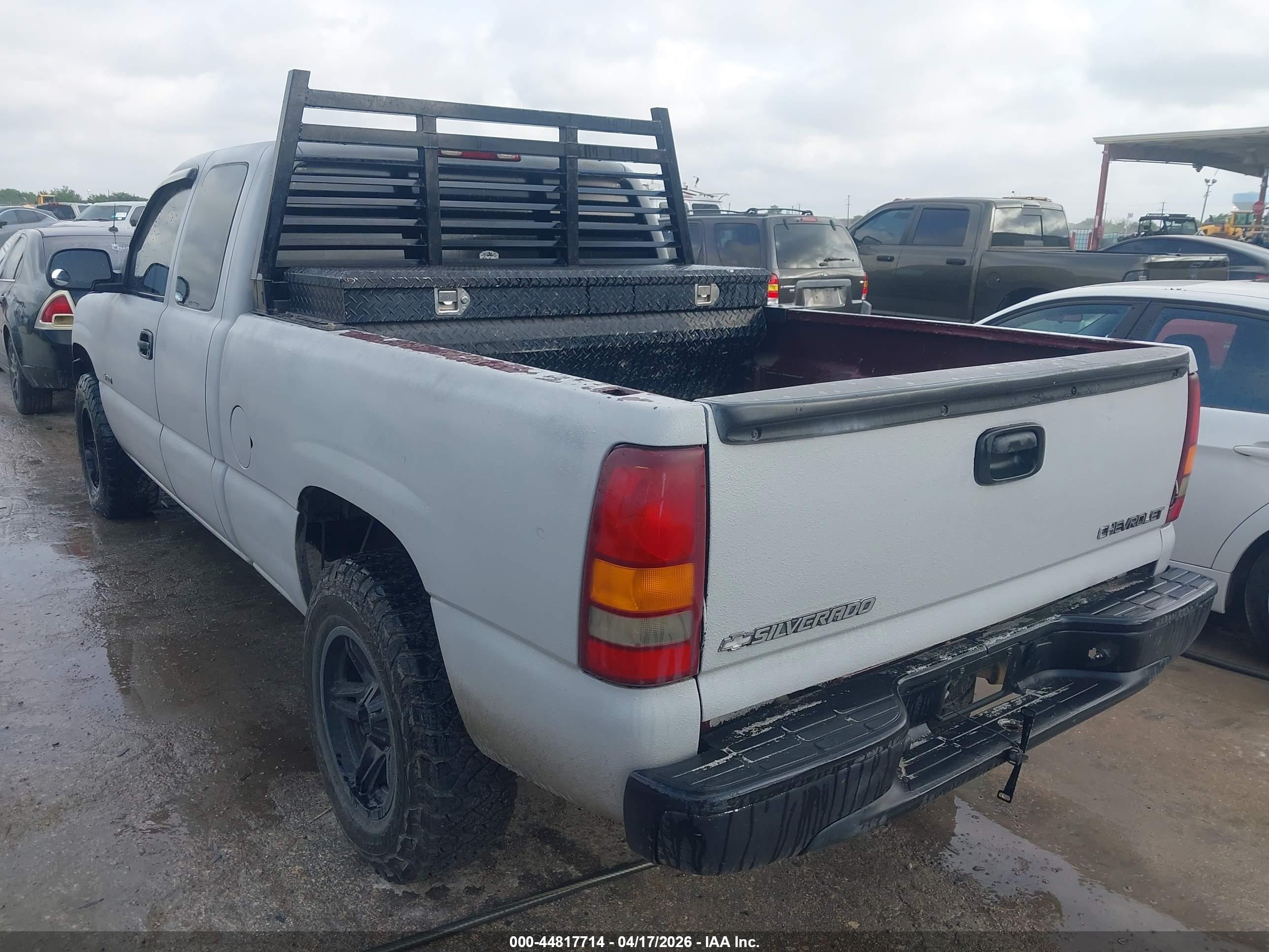 CHEVROLET SILVERADO image 3