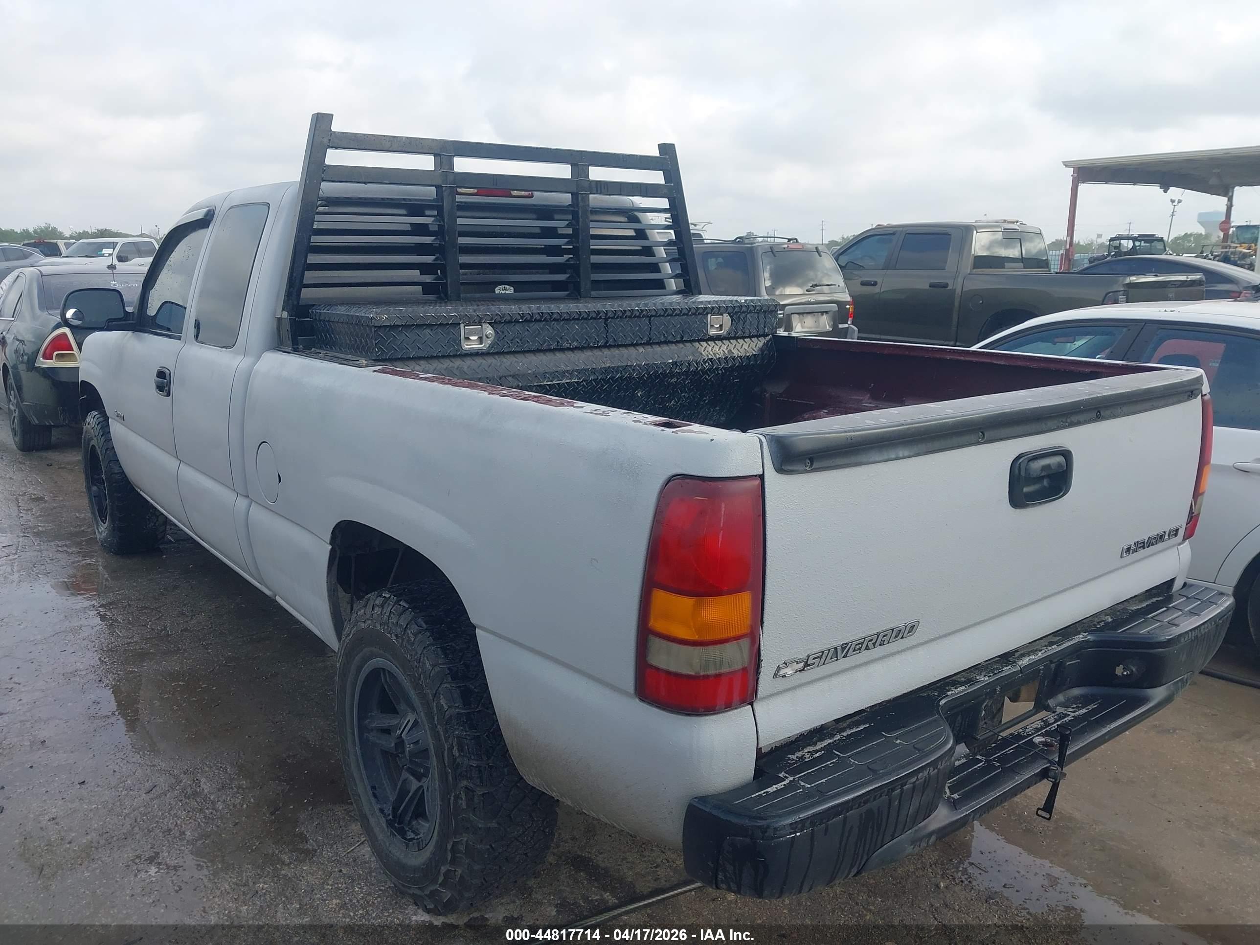 CHEVROLET SILVERADO image 6