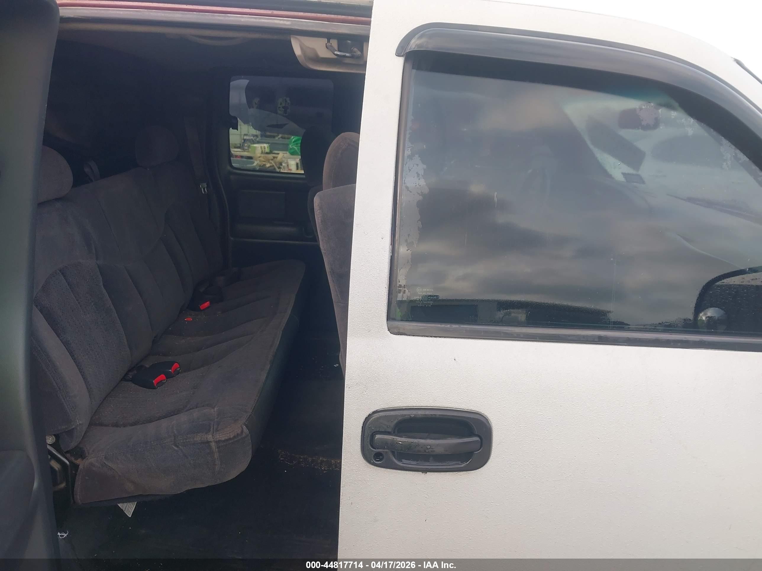 CHEVROLET SILVERADO image 8