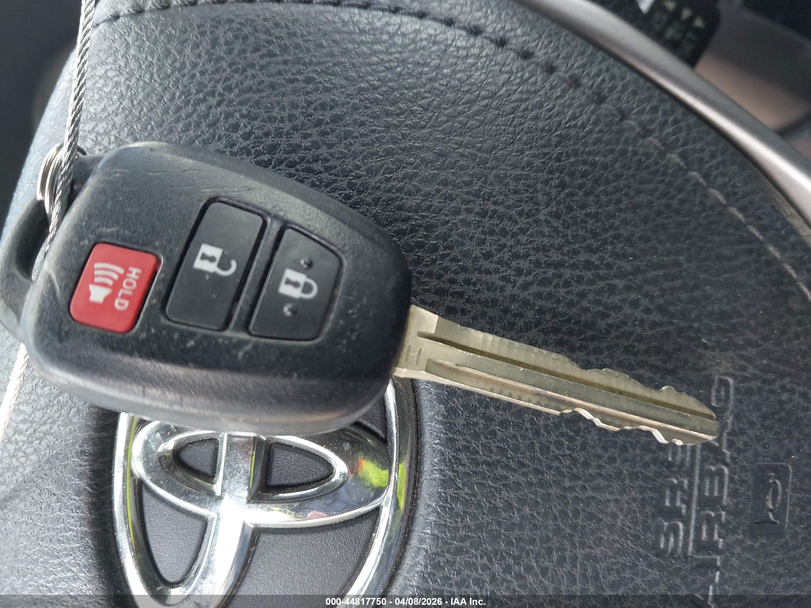 TOYOTA RAV4 image 11