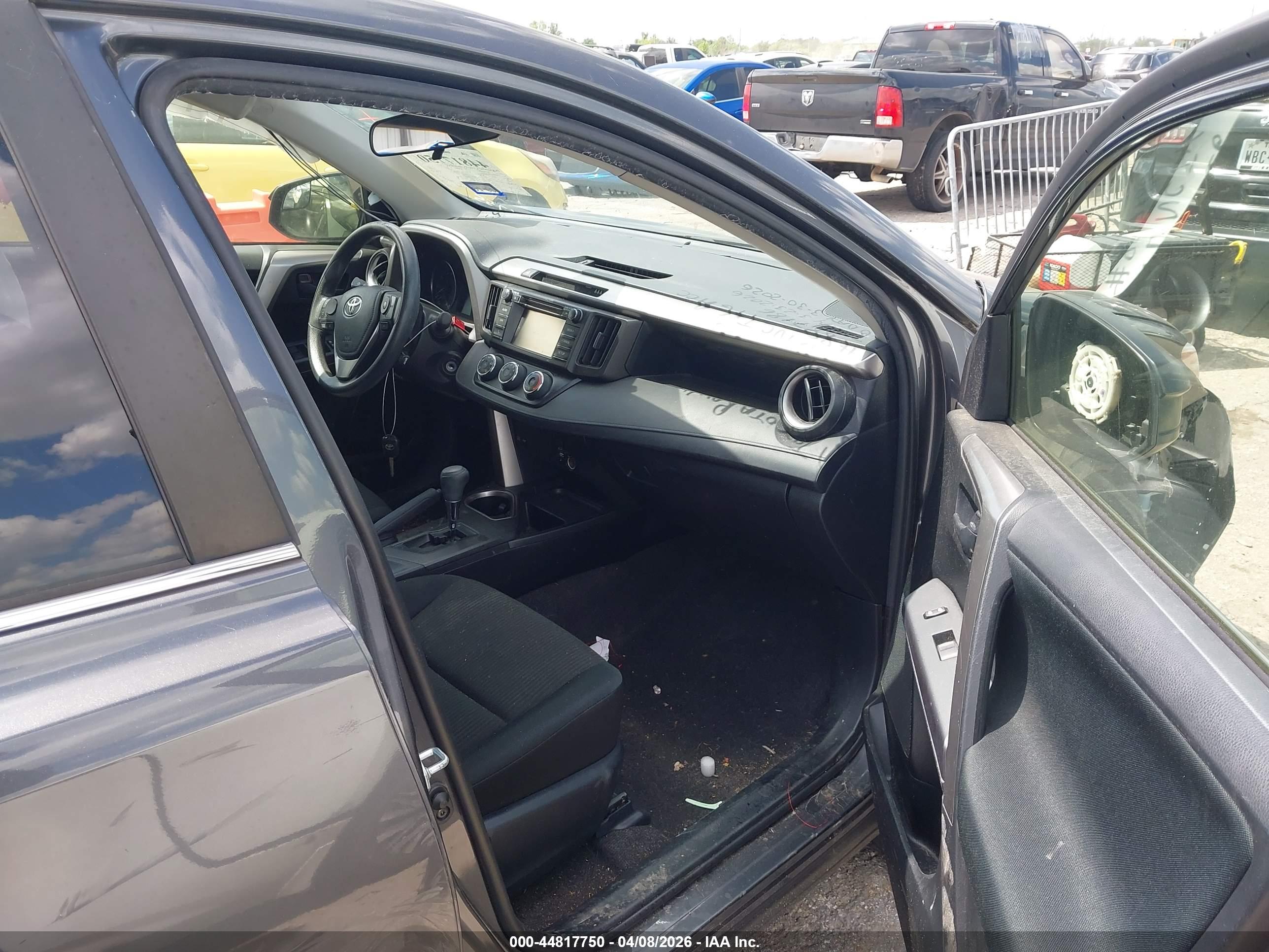 TOYOTA RAV4 image 5