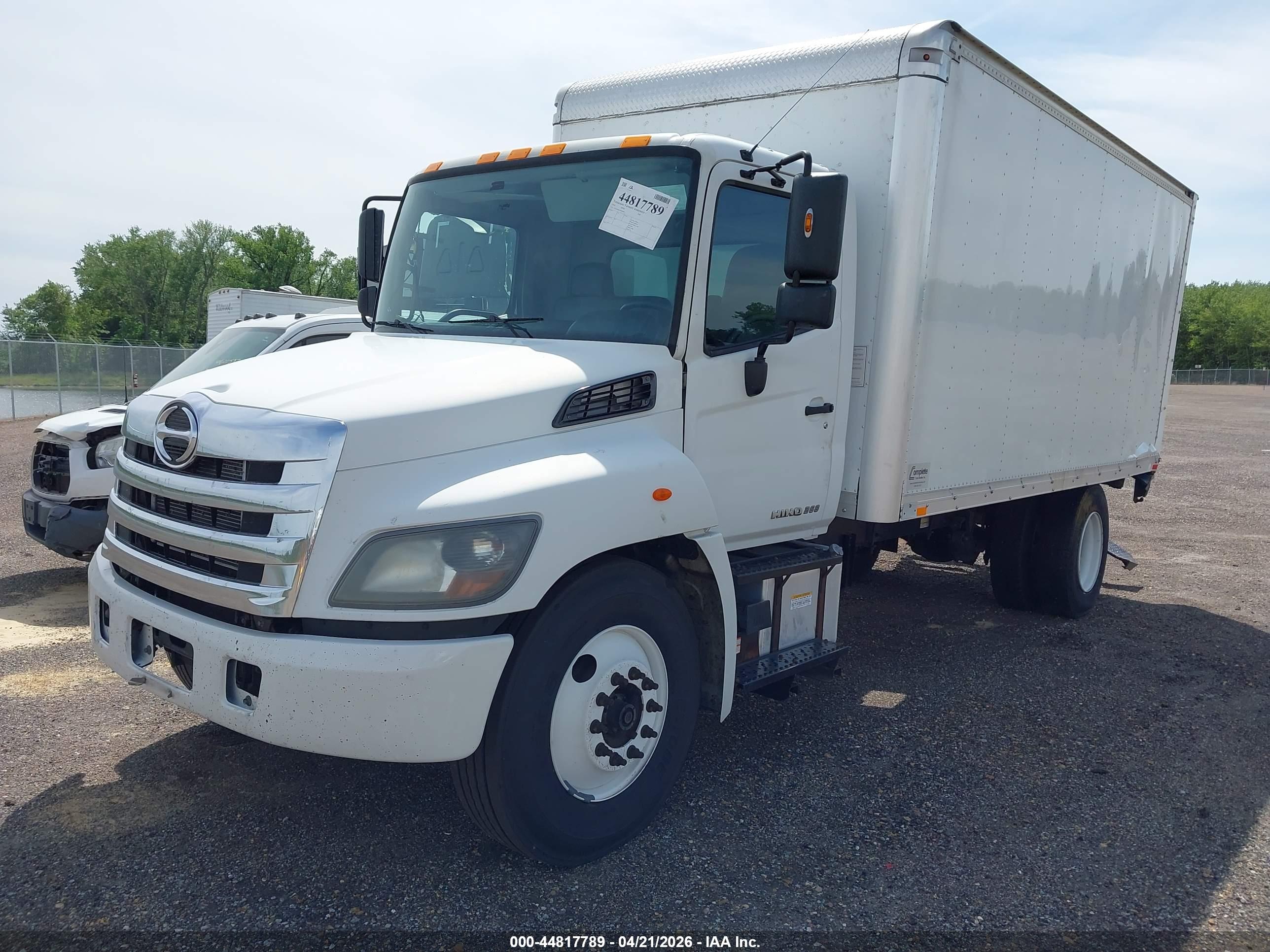 HINO 258/268 image 2