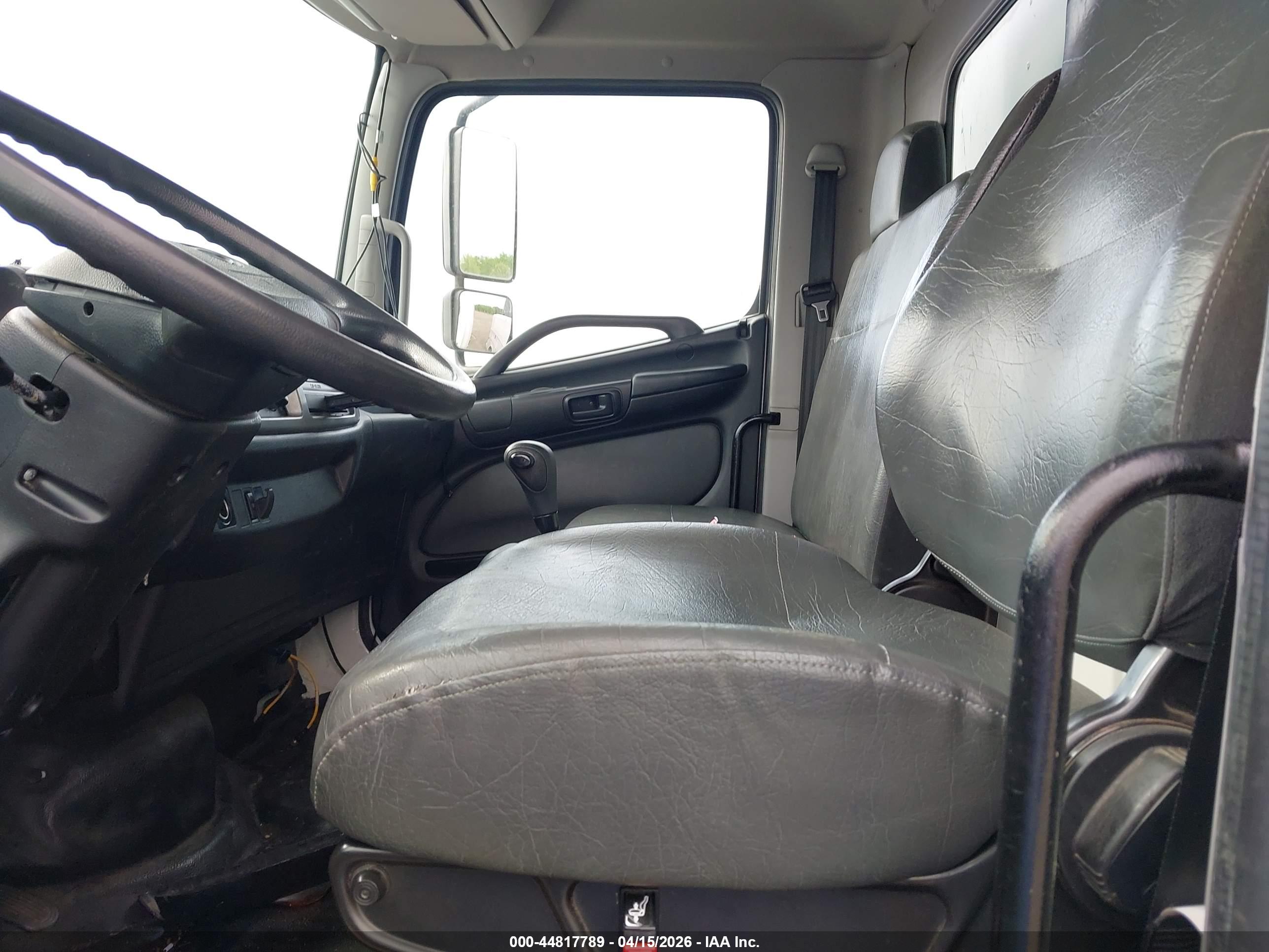 HINO 258/268 image 8