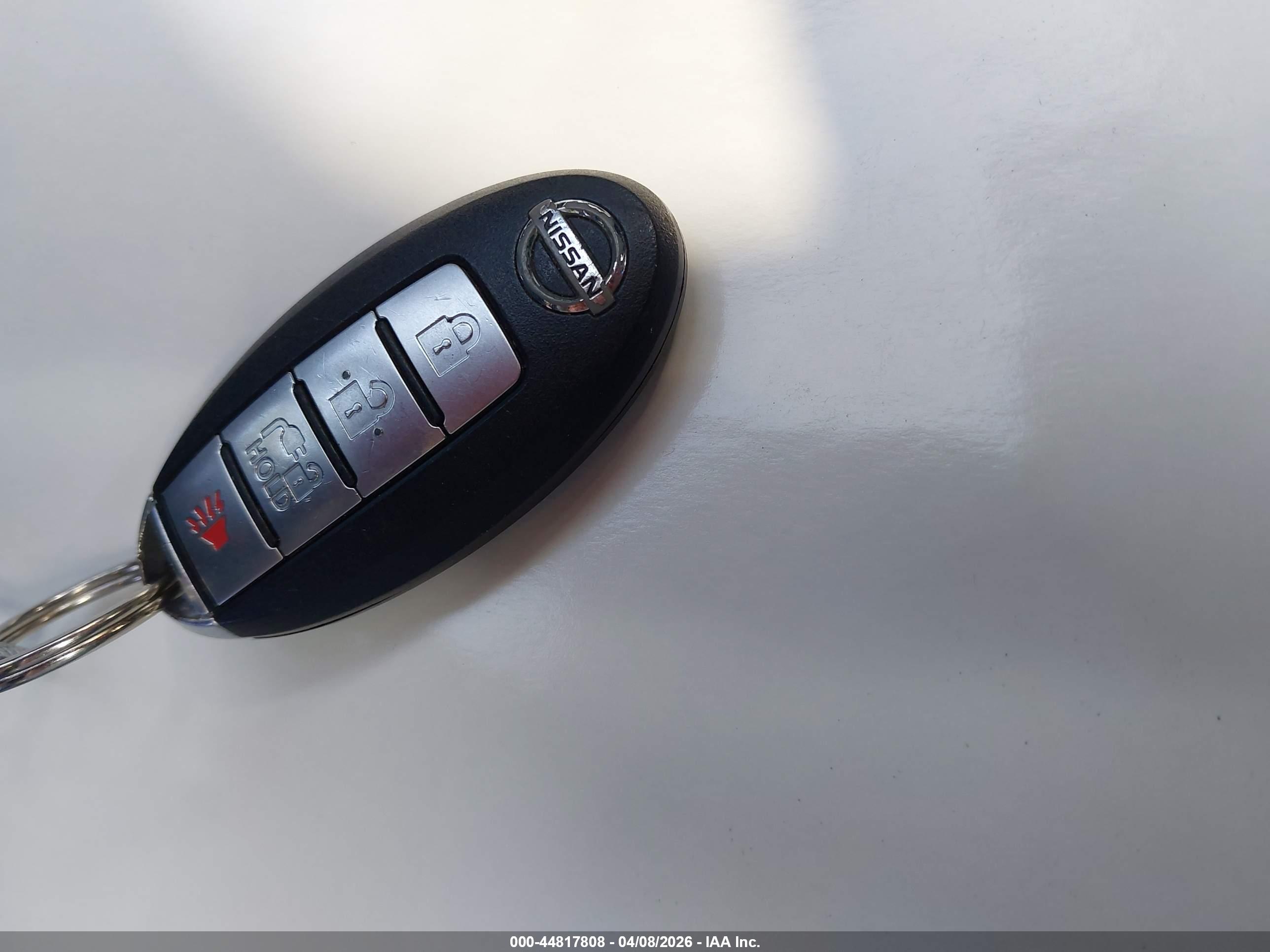 NISSAN LEAF image 11