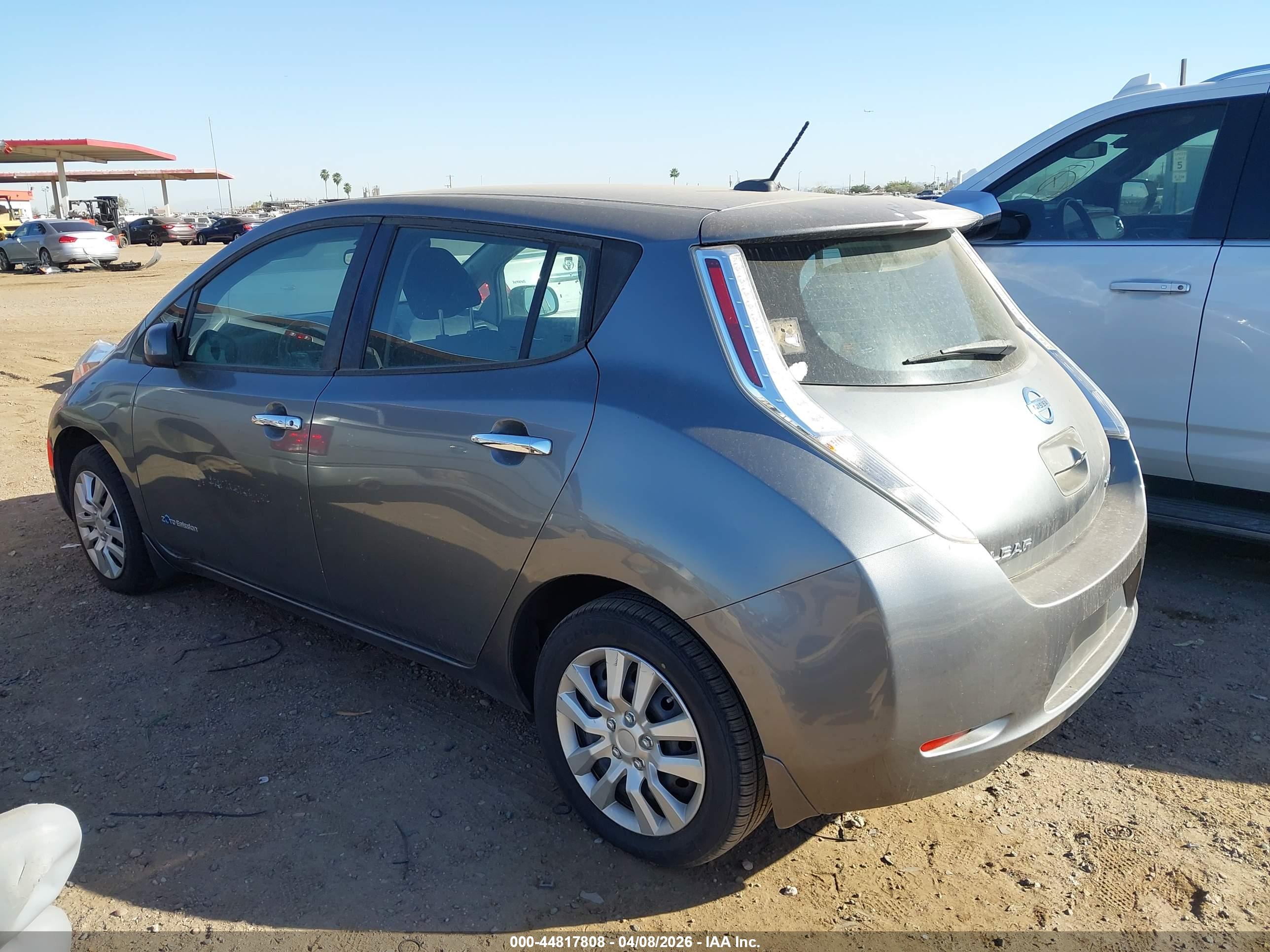 NISSAN LEAF image 3