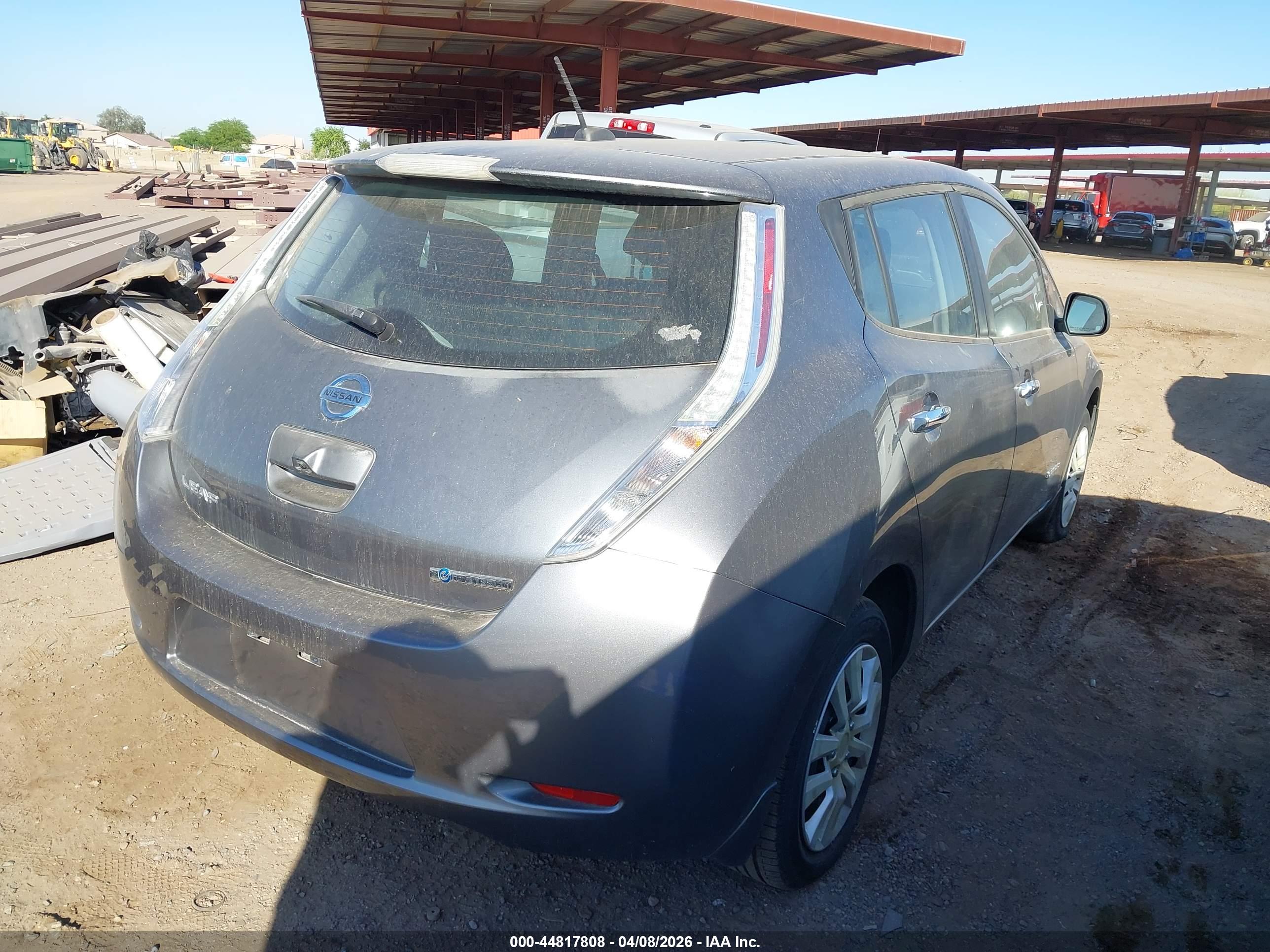 NISSAN LEAF image 4