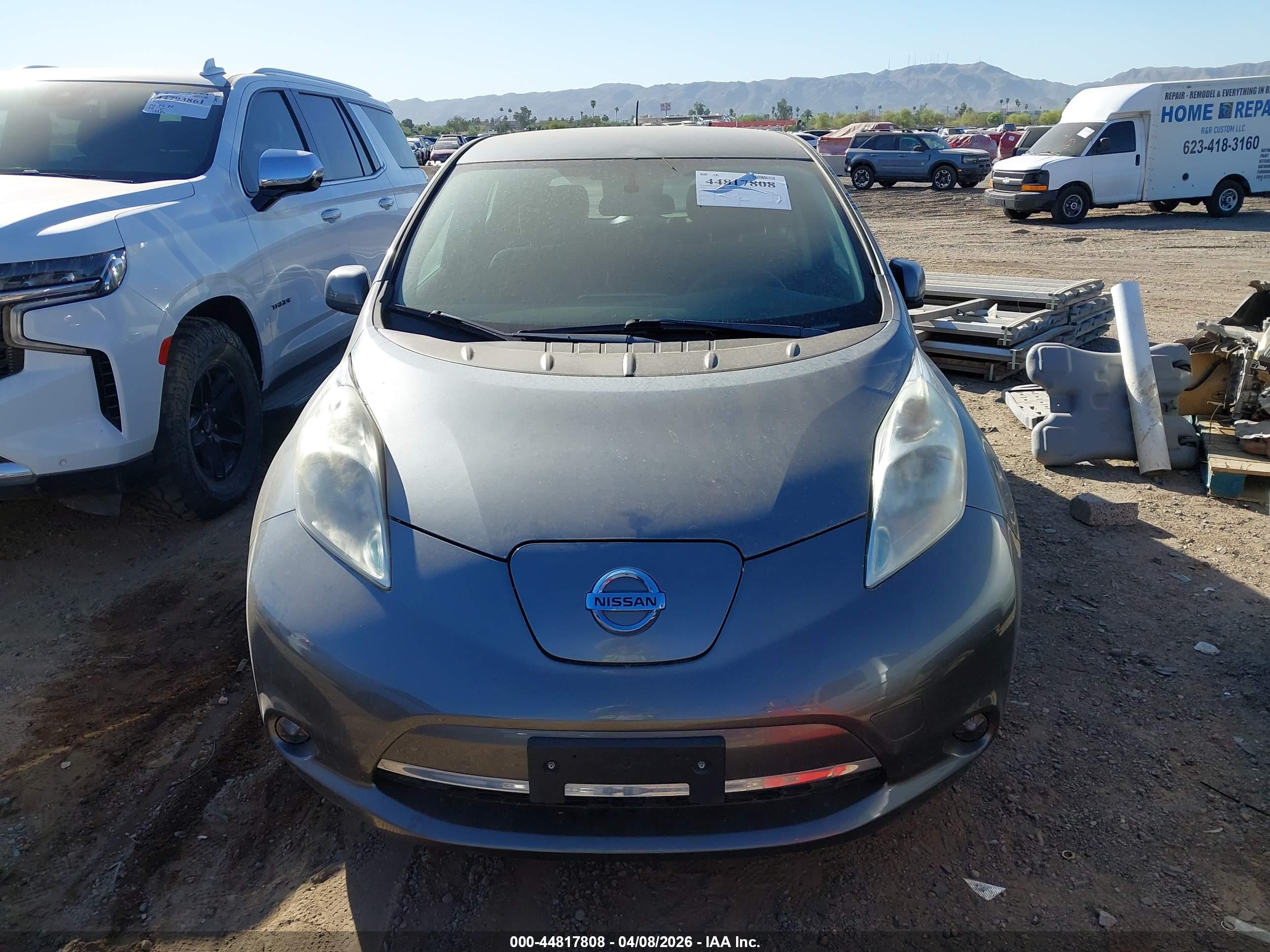 NISSAN LEAF image 6