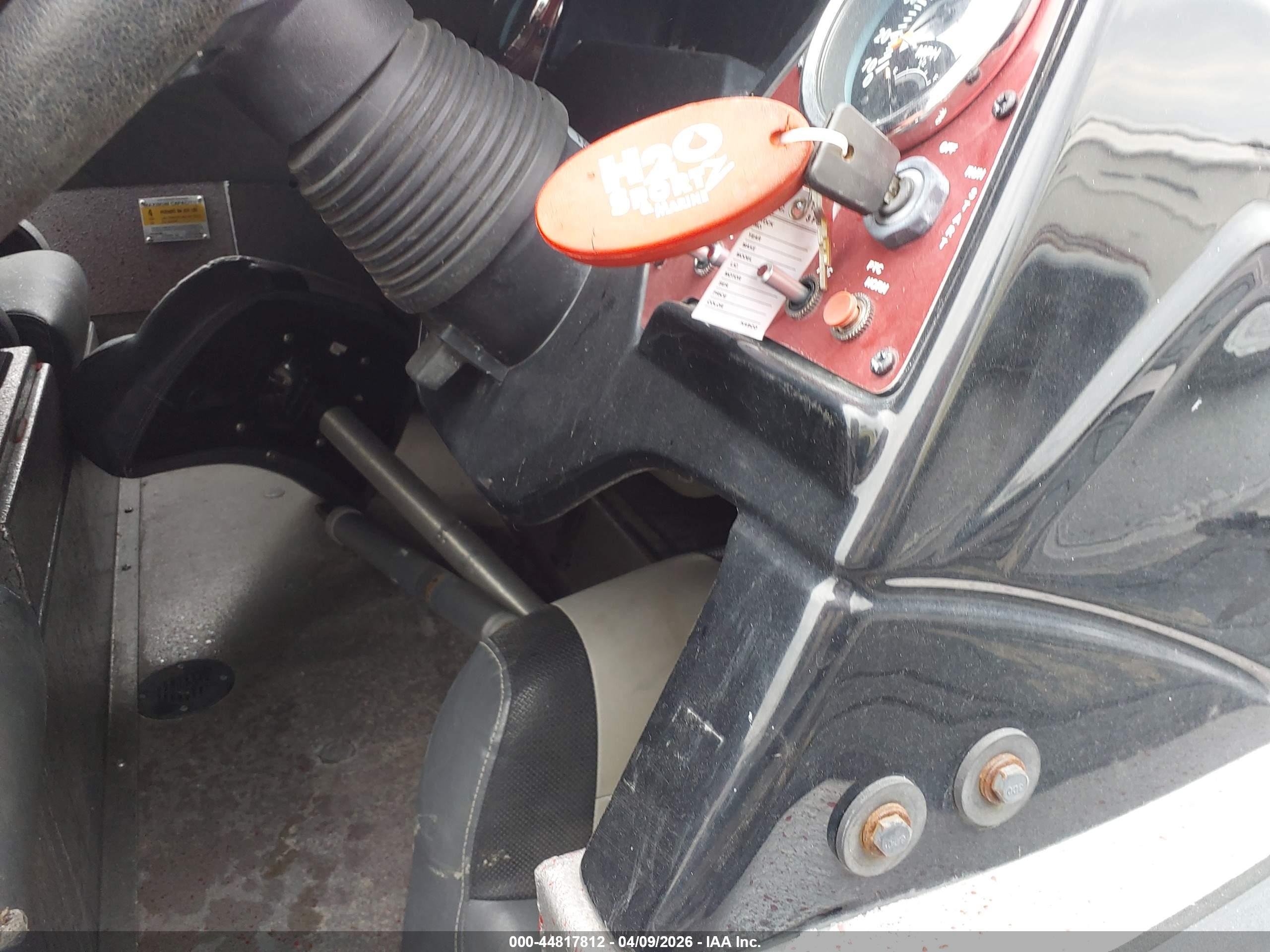 LOWE BOAT image 11