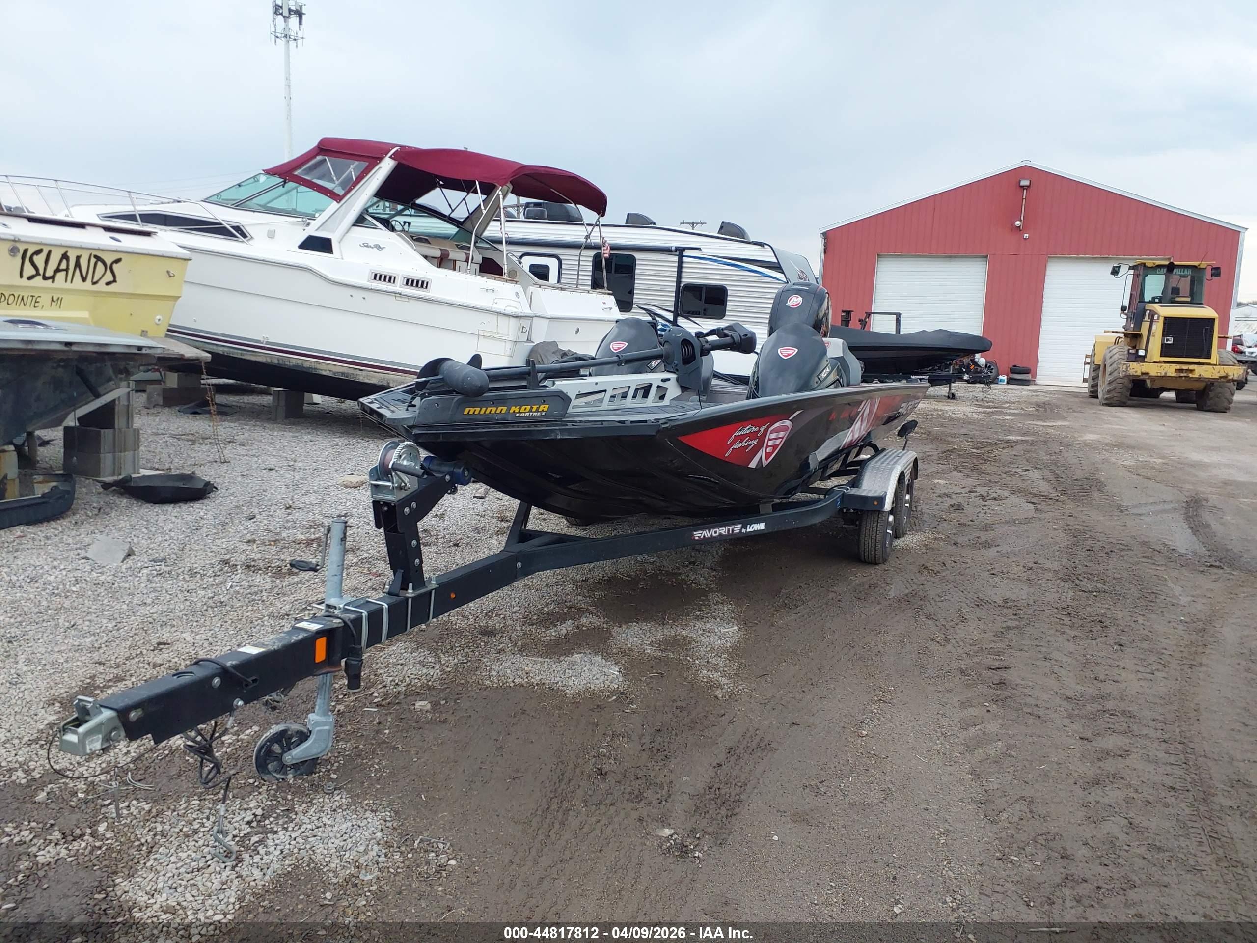 LOWE BOAT image 2