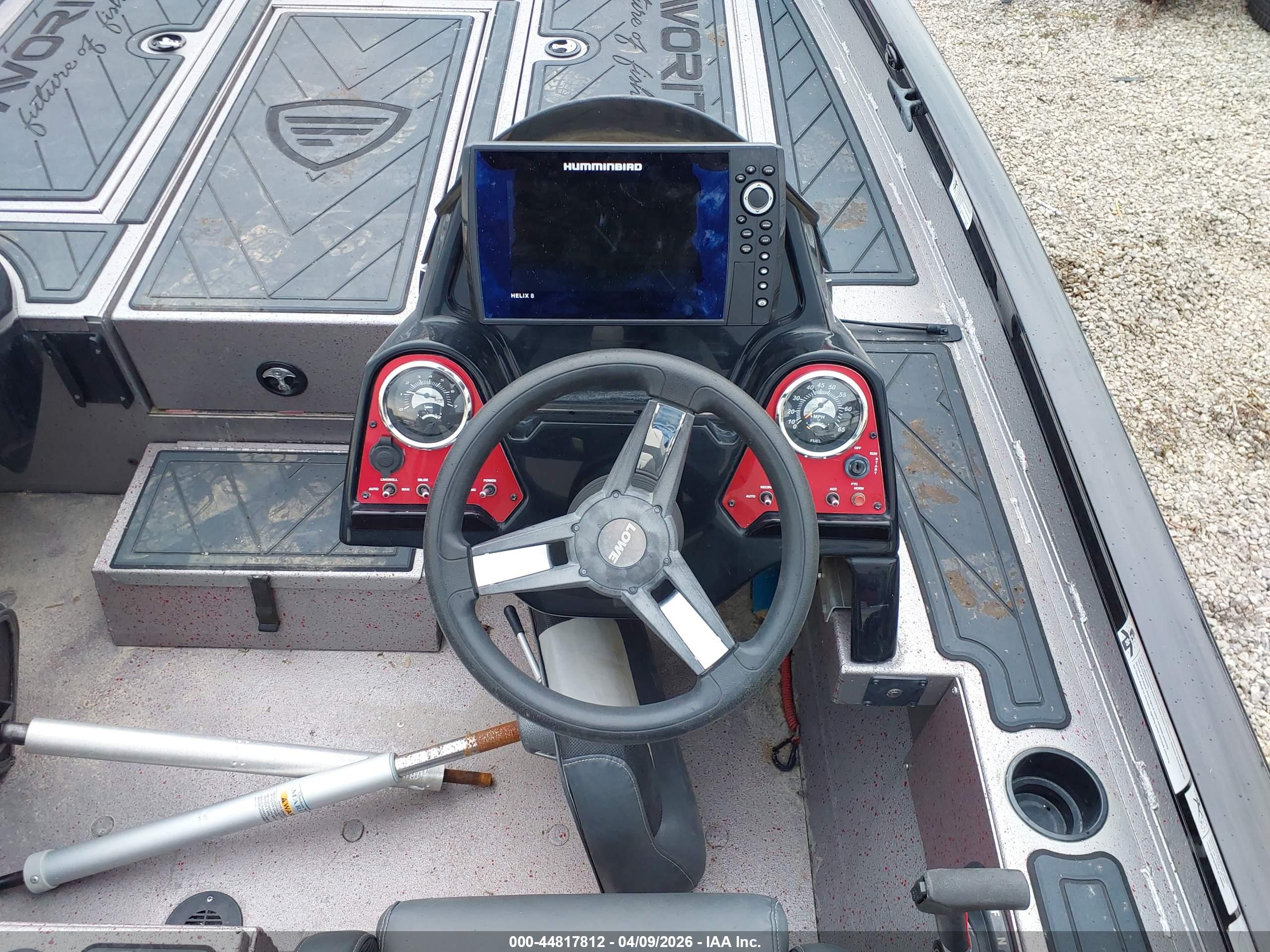 LOWE BOAT image 7