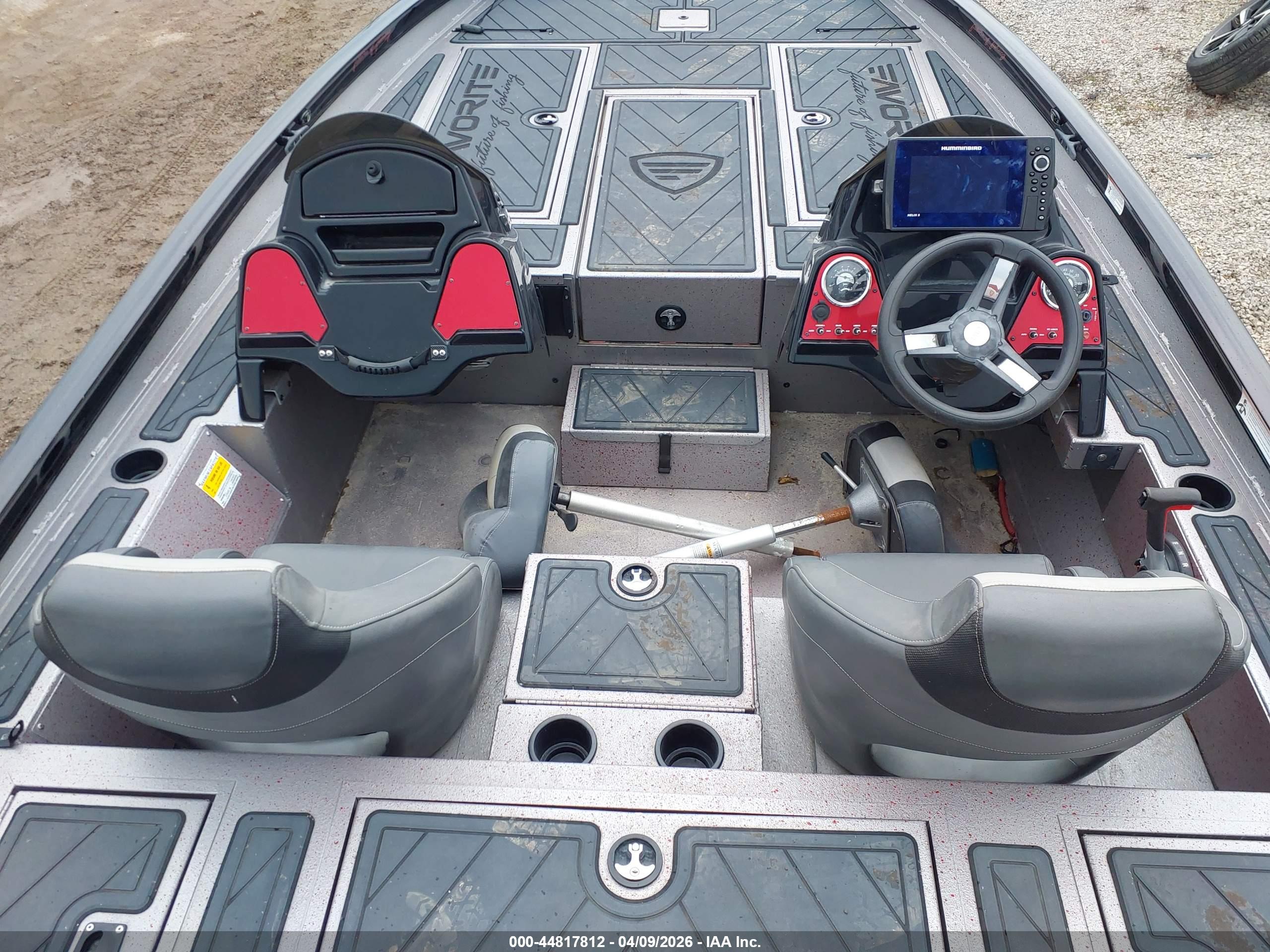 LOWE BOAT image 8