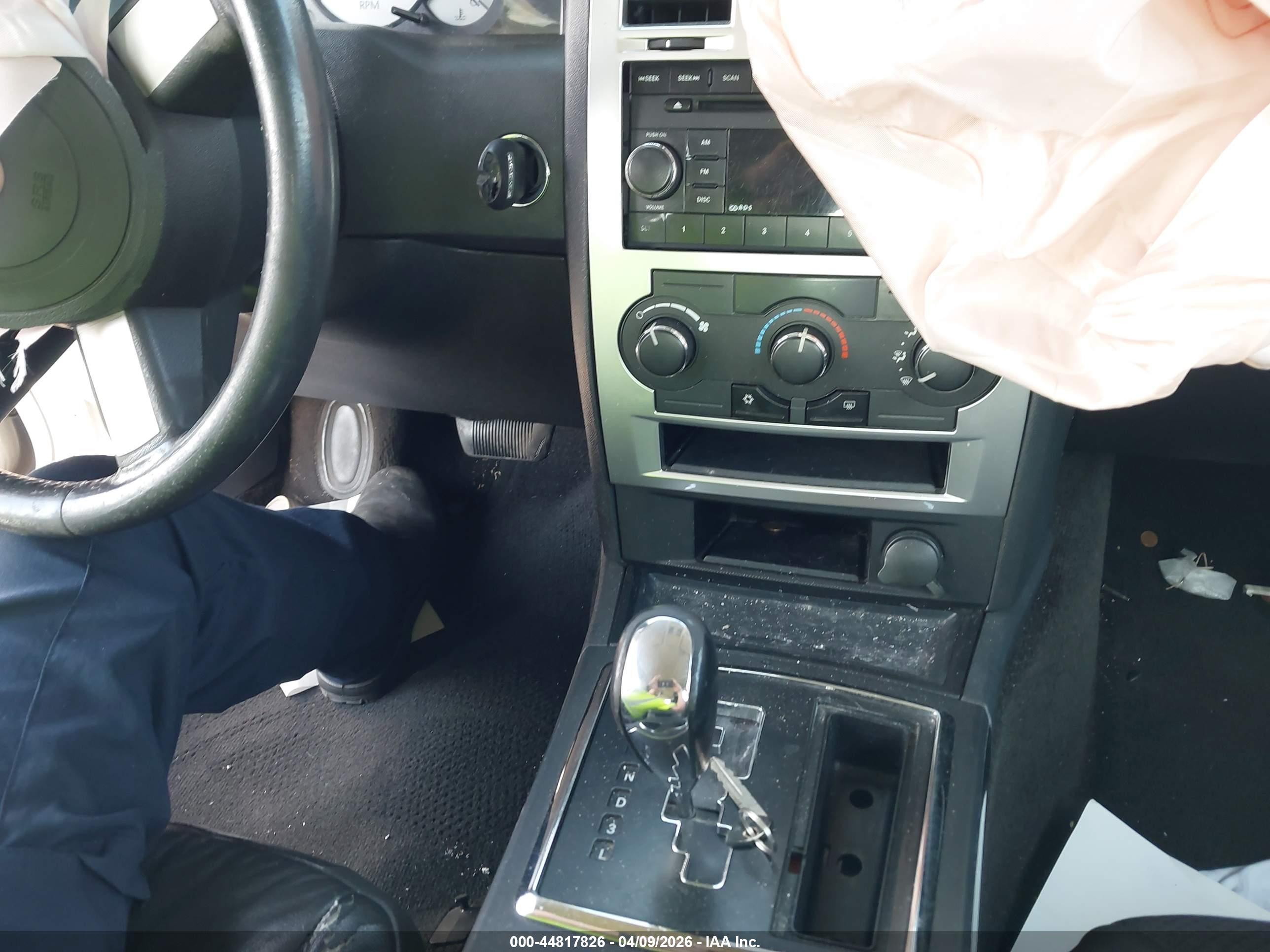 CHRYSLER 300 image 11