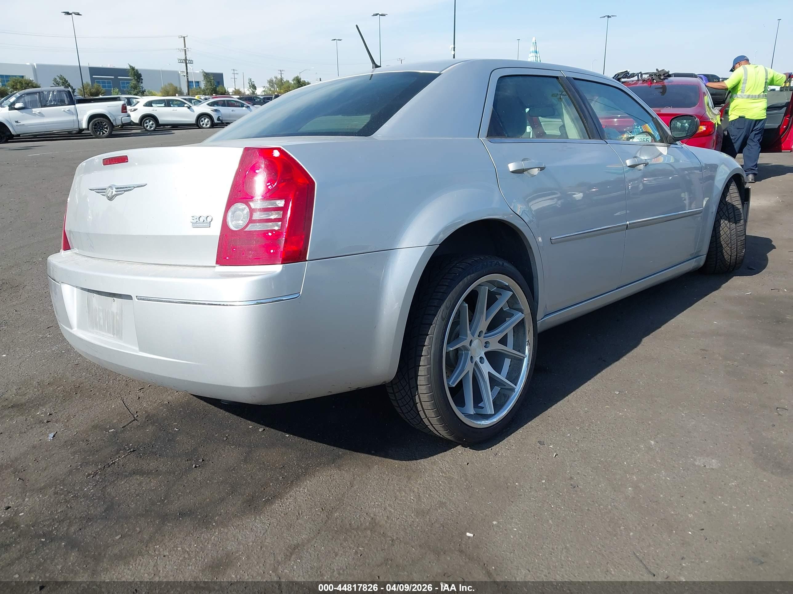 CHRYSLER 300 image 4