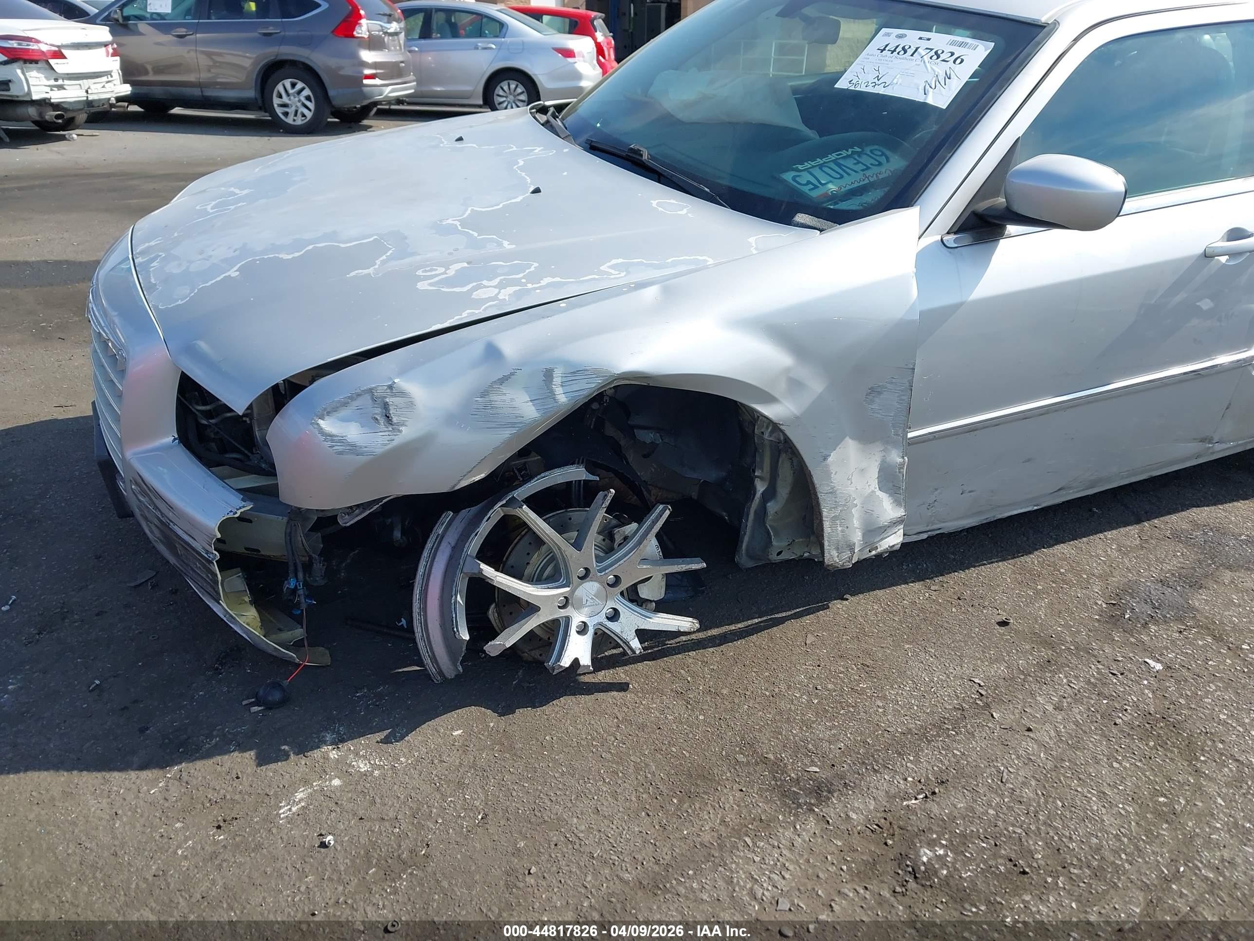 CHRYSLER 300 image 6