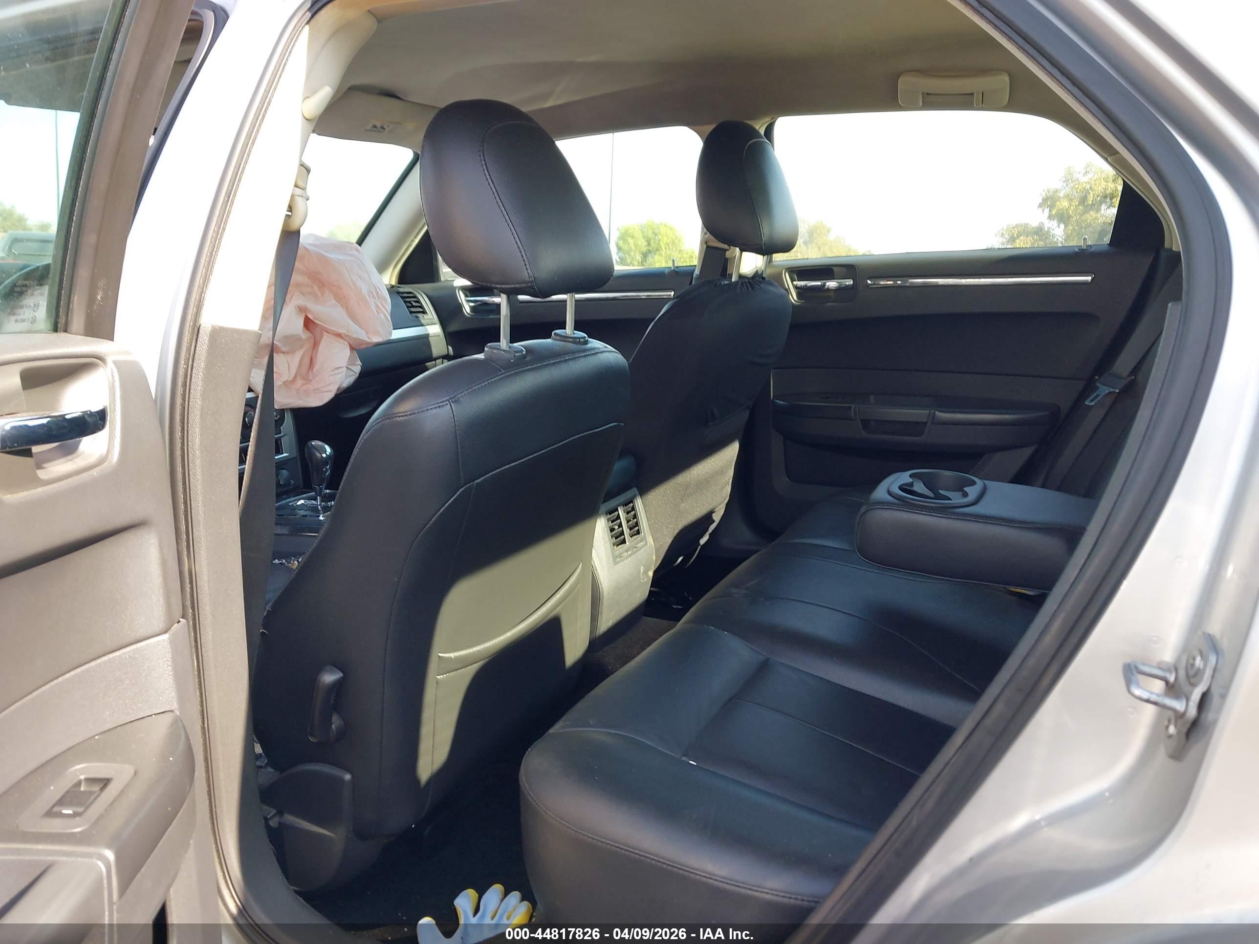 CHRYSLER 300 image 8